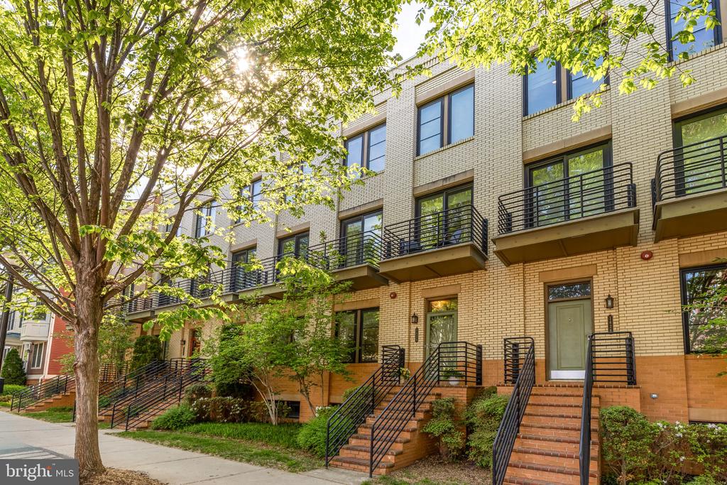 1426 VAN VALKENBURGH LANE
