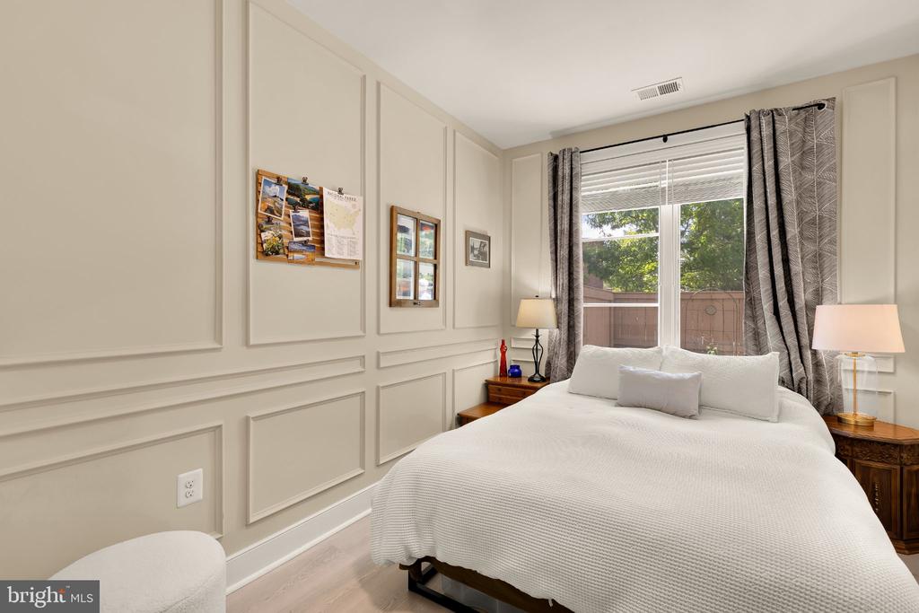 1426 VAN VALKENBURGH LANE
