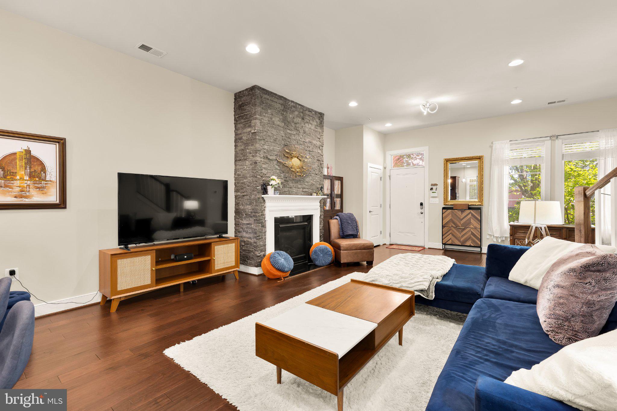 1426 VAN VALKENBURGH LANE