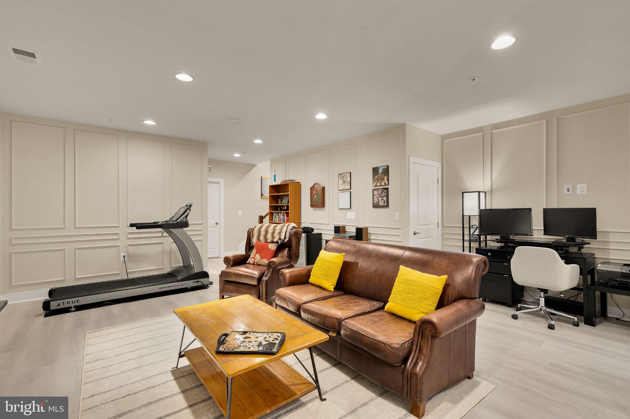 1426 VAN VALKENBURGH LANE