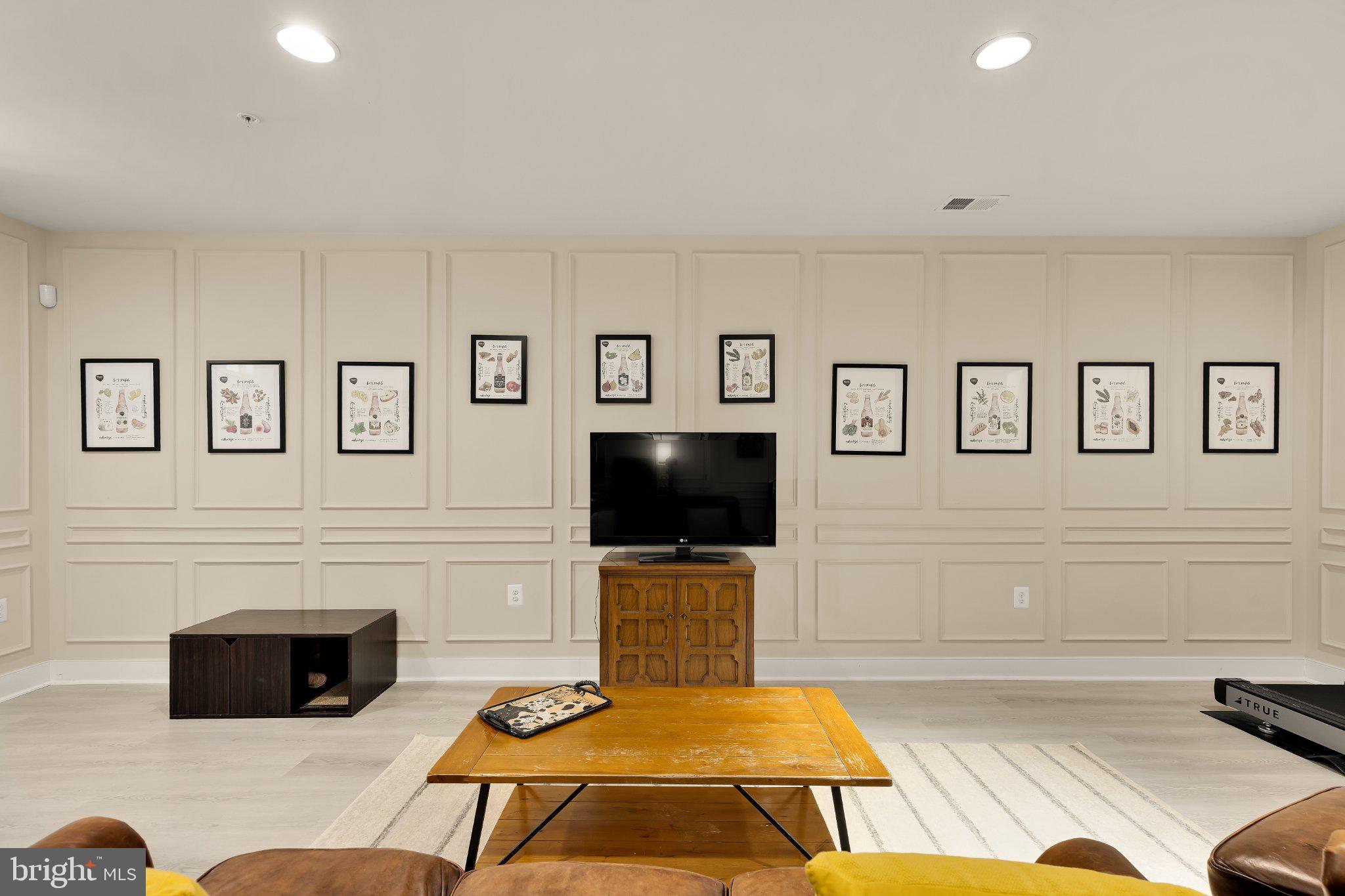 1426 VAN VALKENBURGH LANE