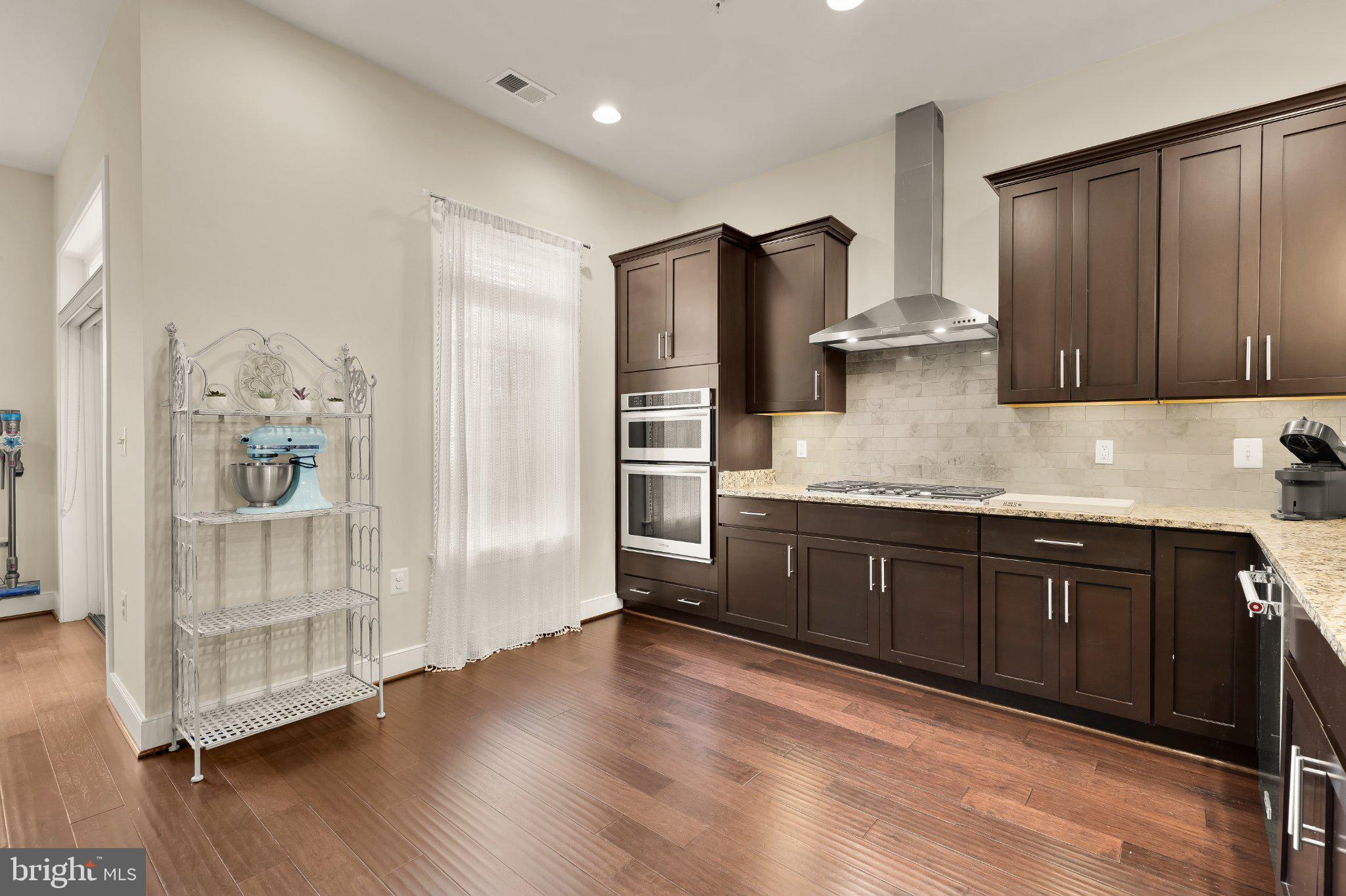 1426 VAN VALKENBURGH LANE