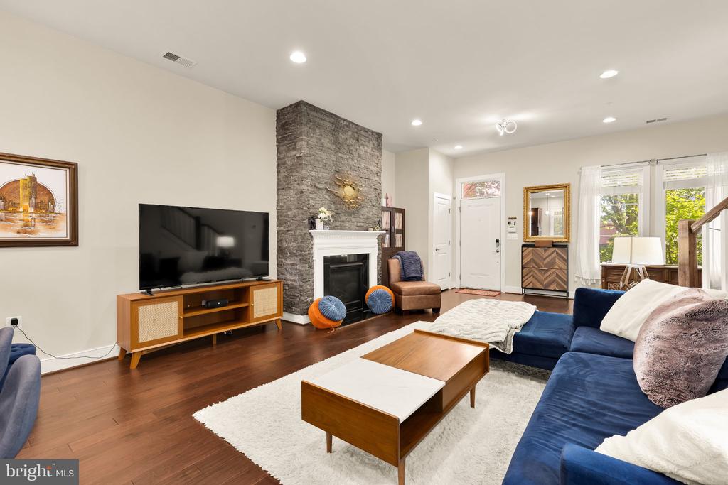1426 VAN VALKENBURGH LANE
