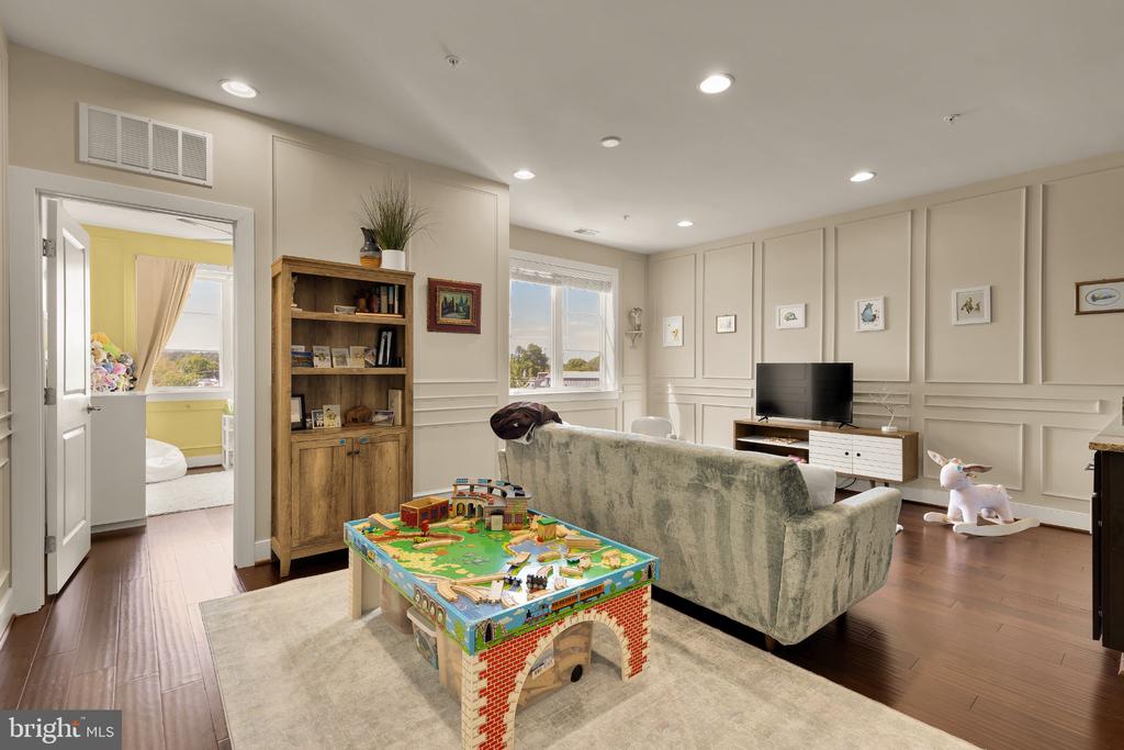 1426 VAN VALKENBURGH LANE