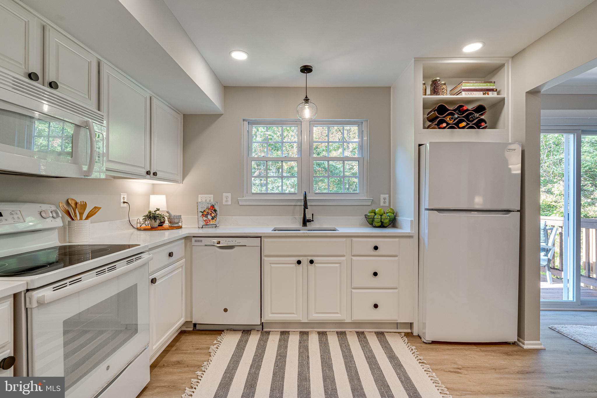 10182 Sassafras Woods Ct