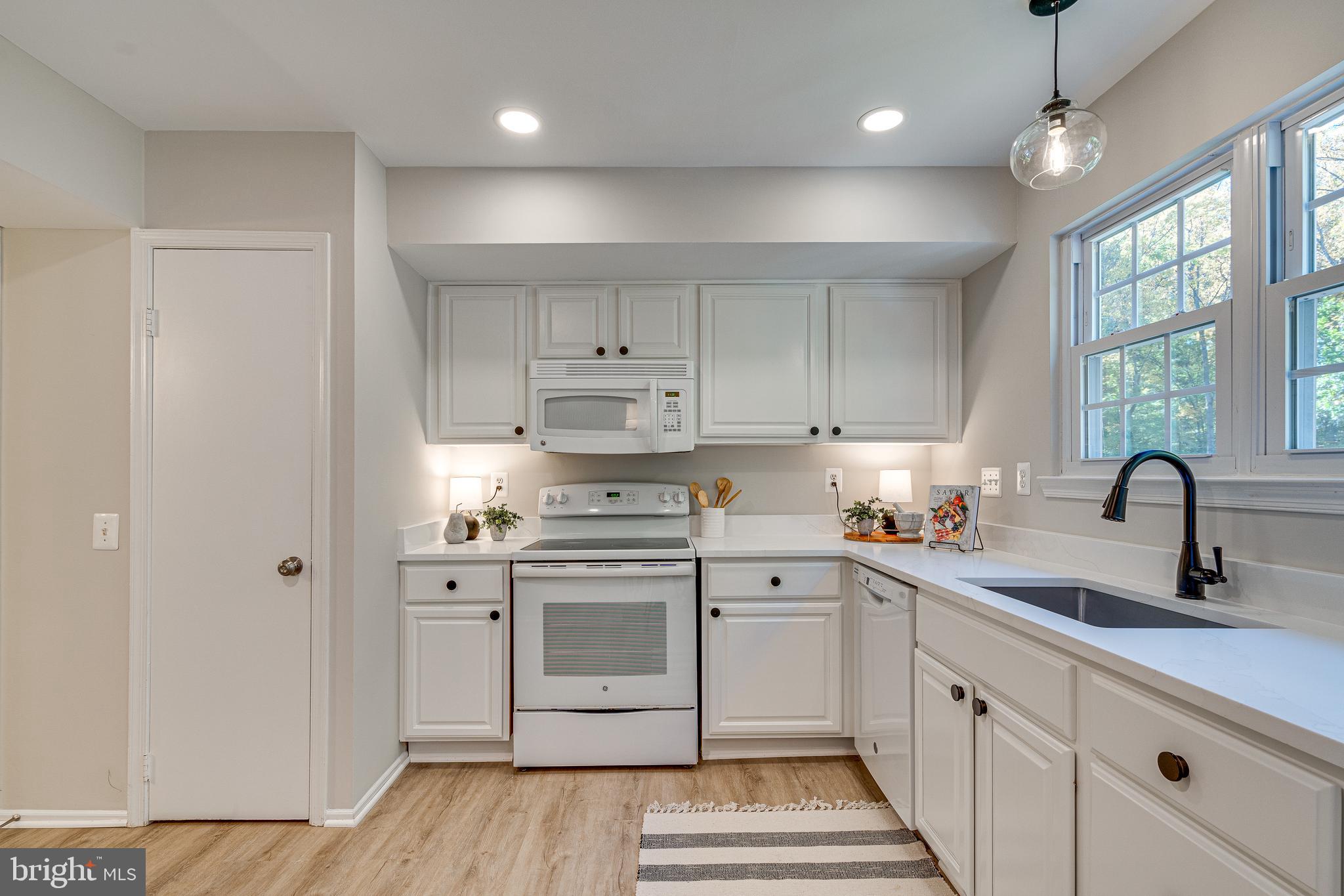 10182 Sassafras Woods Ct