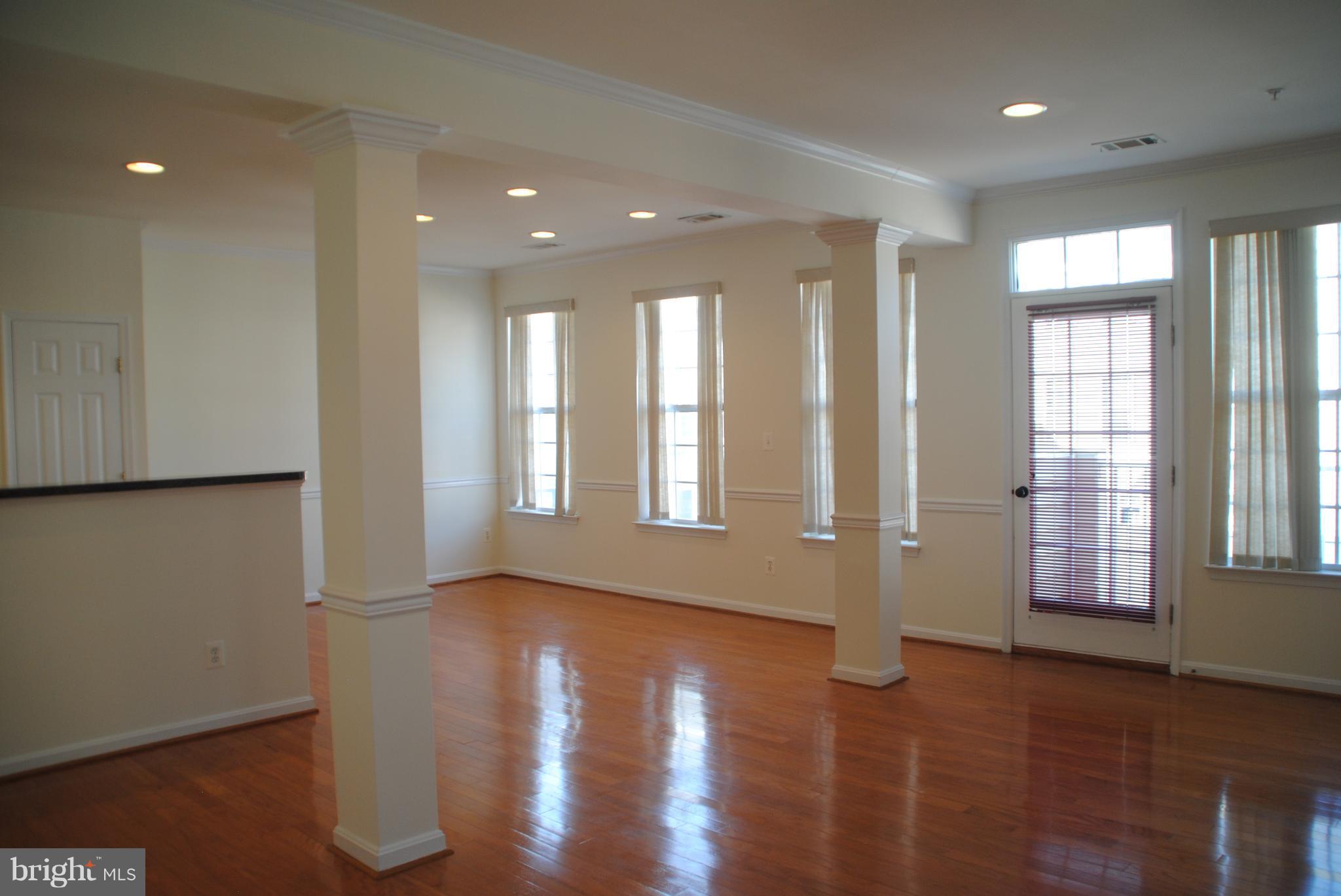 2664 Manhattan Pl #304