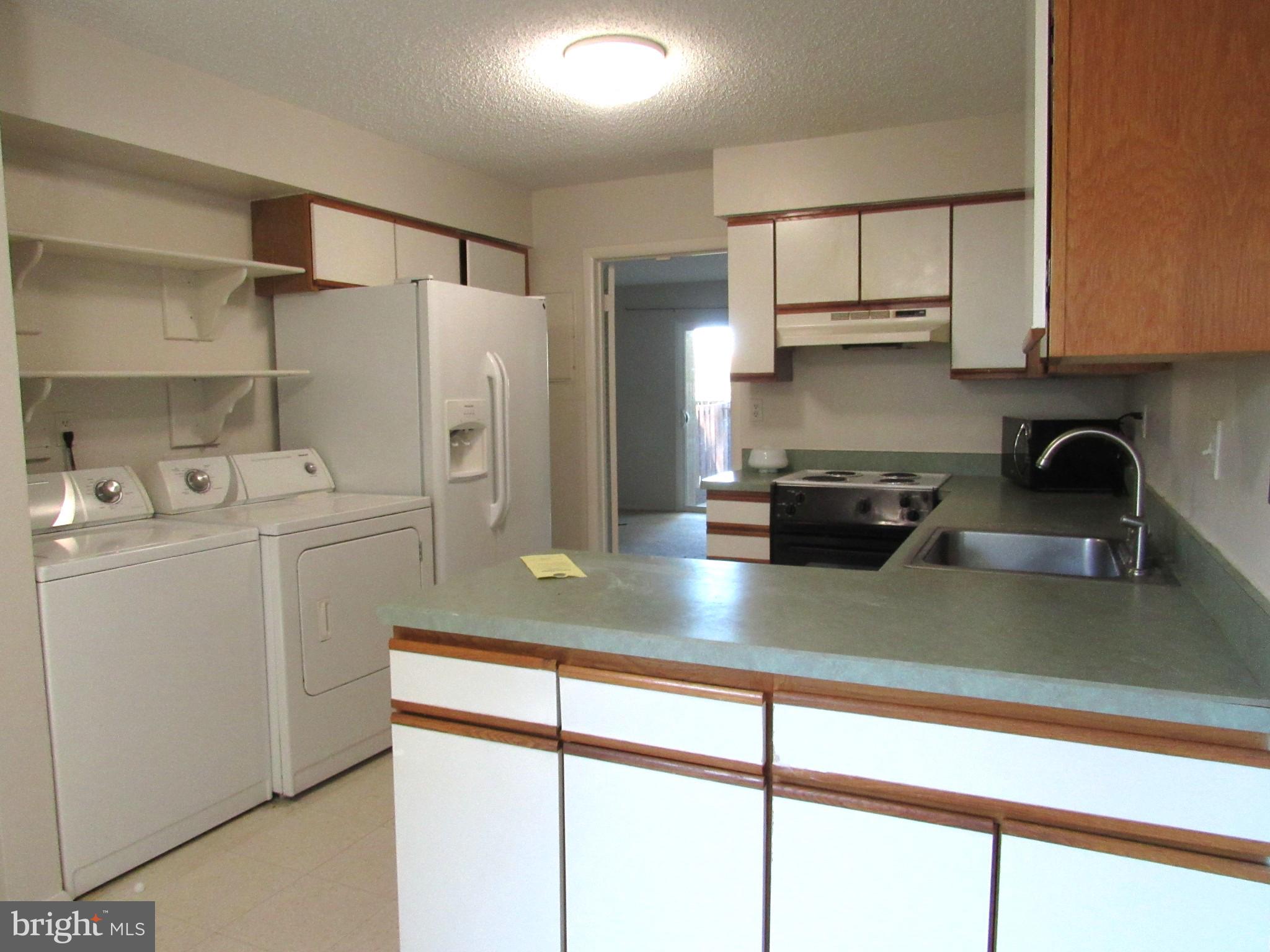 2202 Southgate Sq