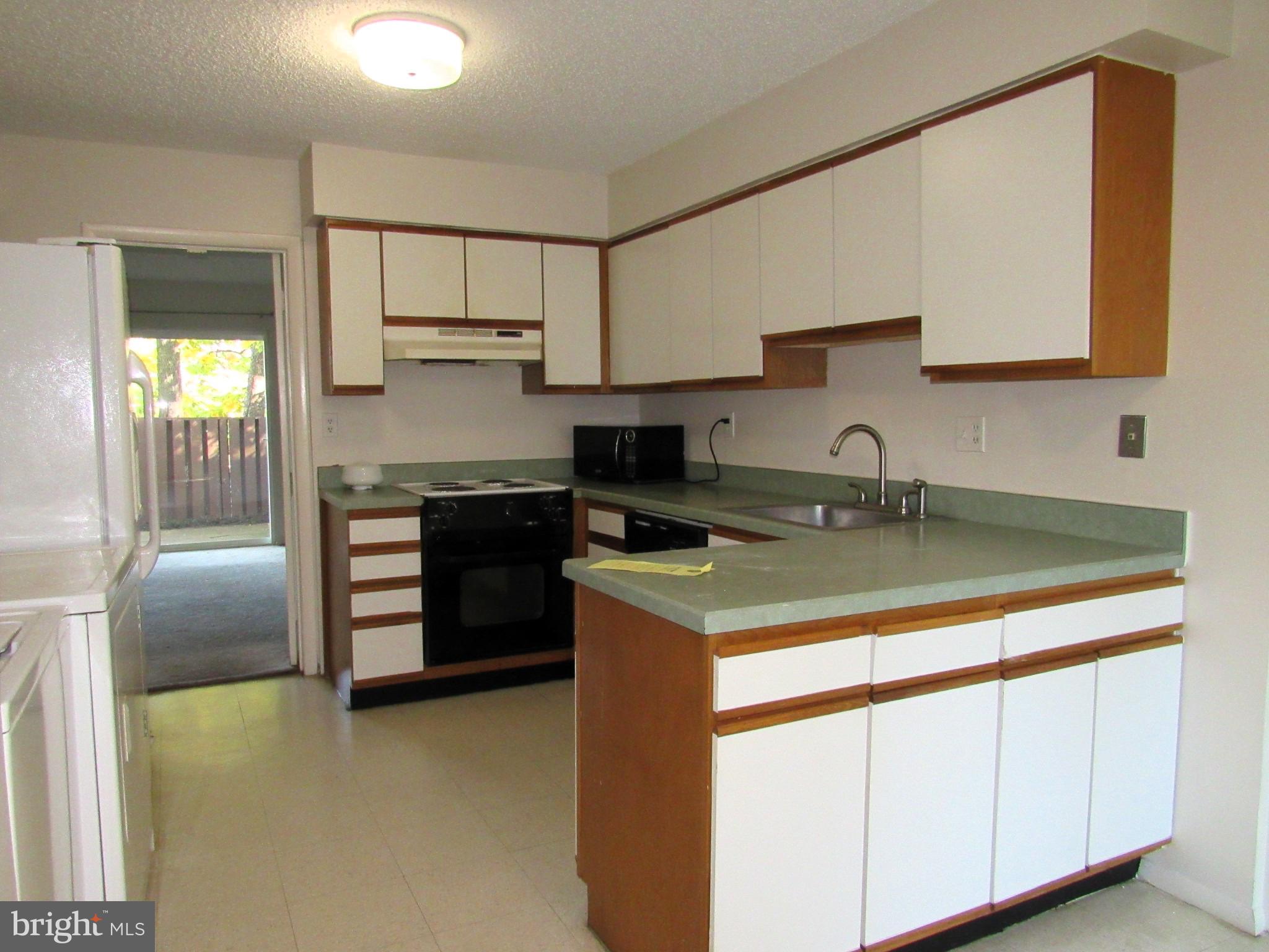 2202 Southgate Sq