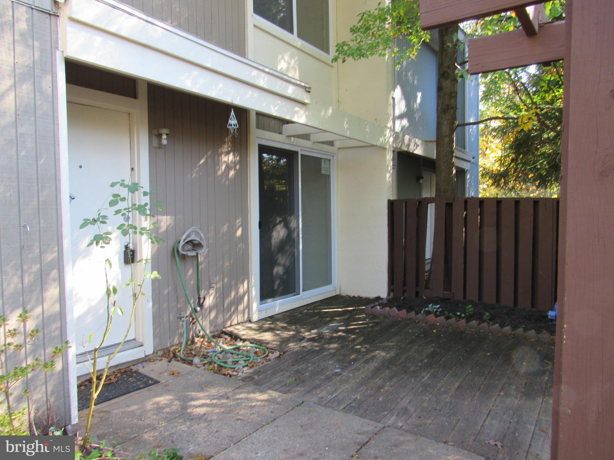 2202 Southgate Sq