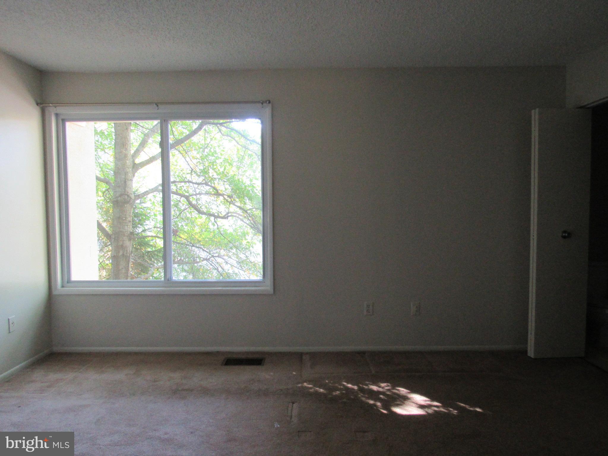 2202 Southgate Sq