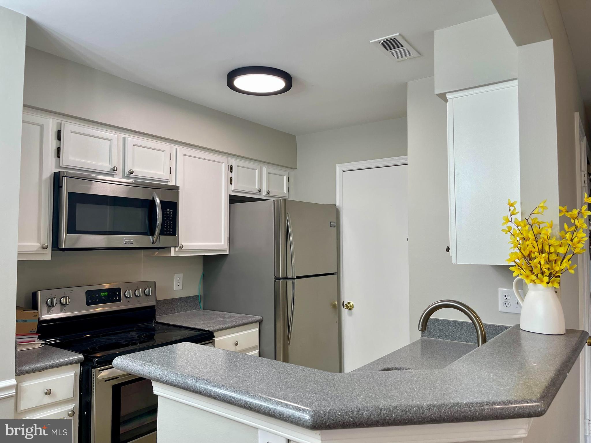 6919-H Victoria Dr #6919-H
