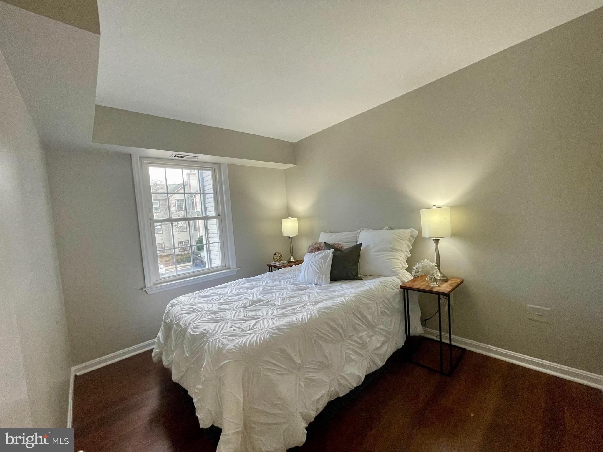 6919-H Victoria Dr #6919-H