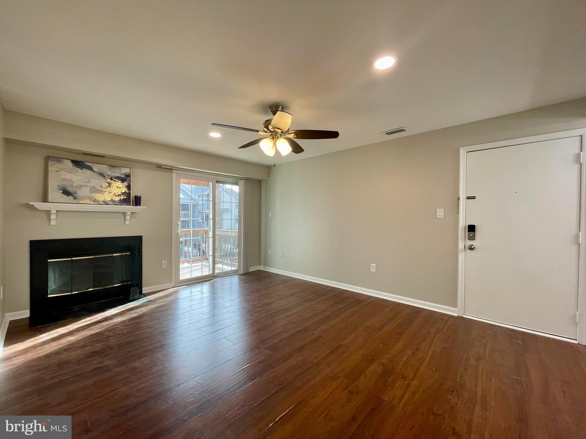 6919-H Victoria Dr #6919-H