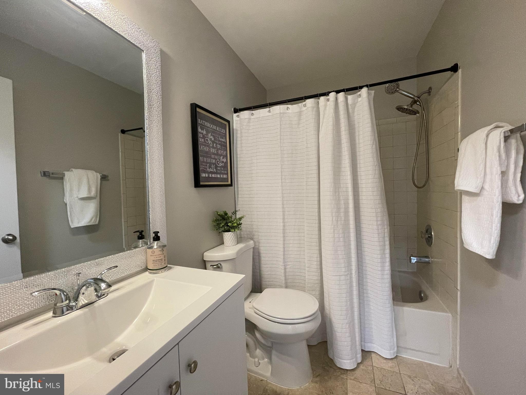 6919-H Victoria Dr #6919-H