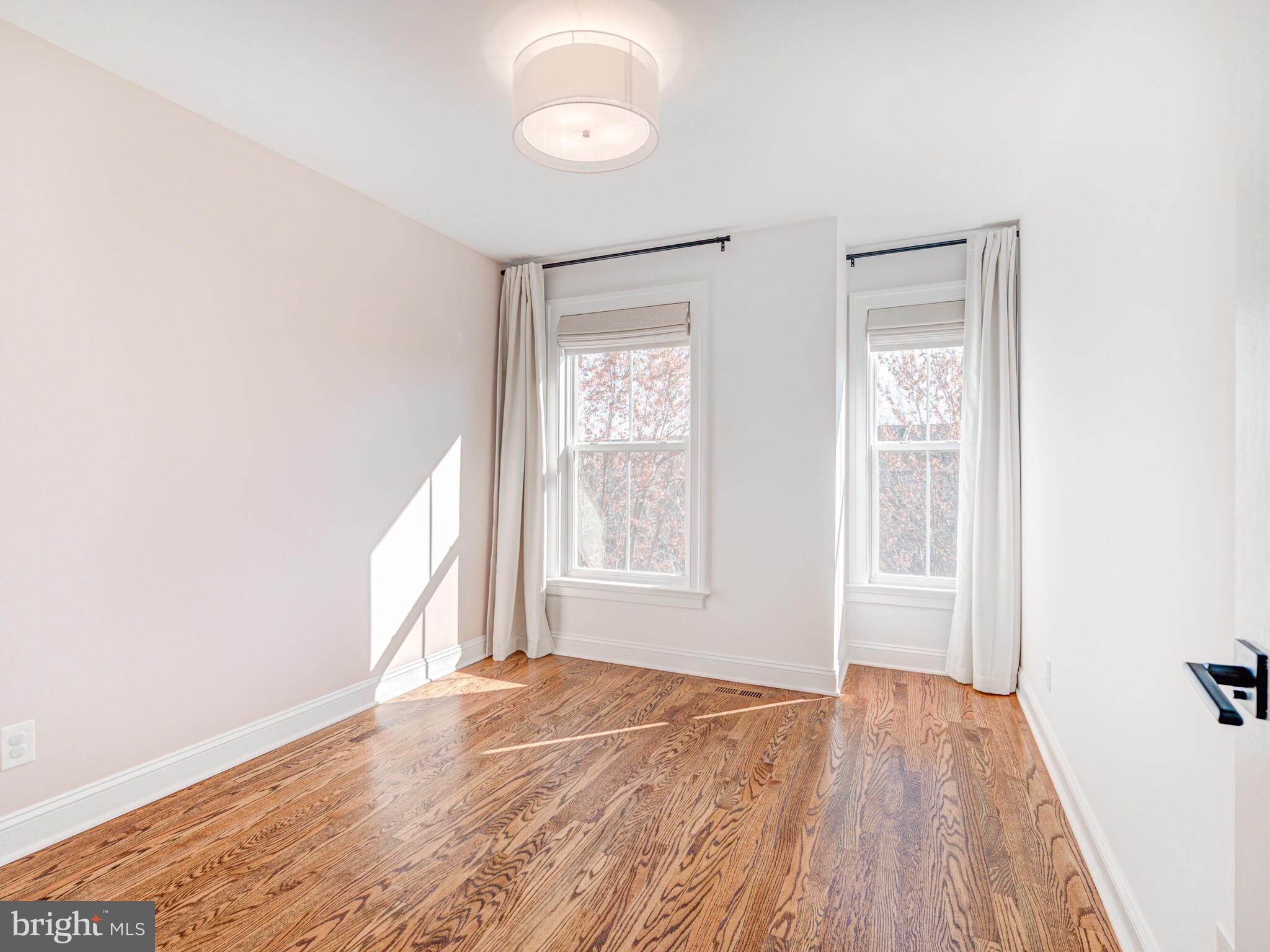 9453 Canonbury Sq