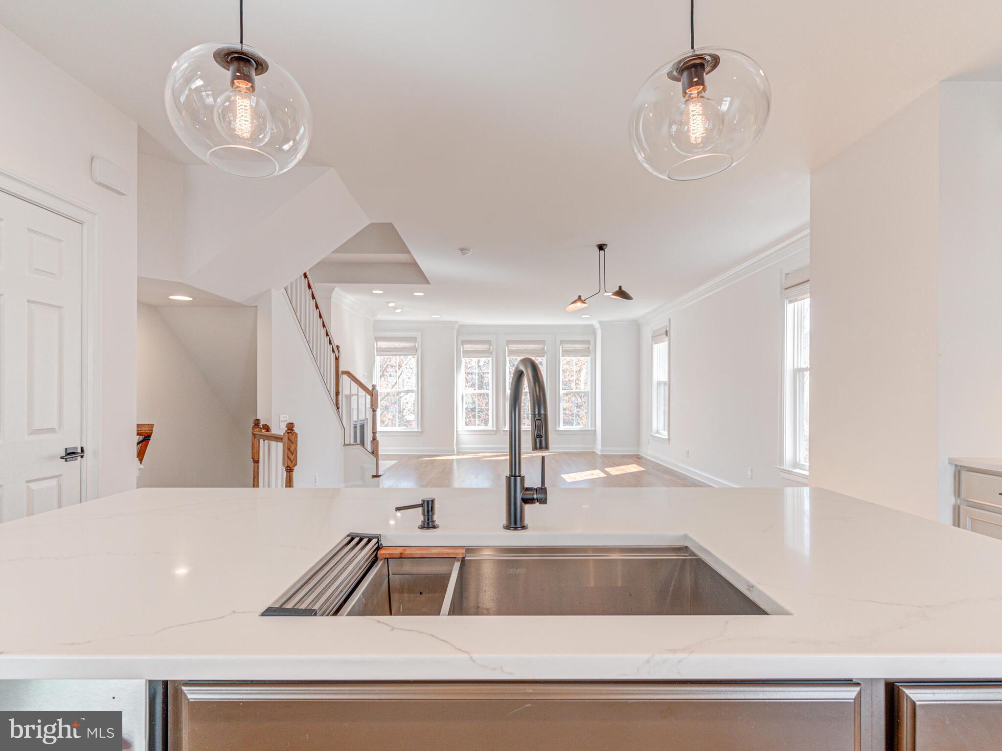 9453 Canonbury Sq
