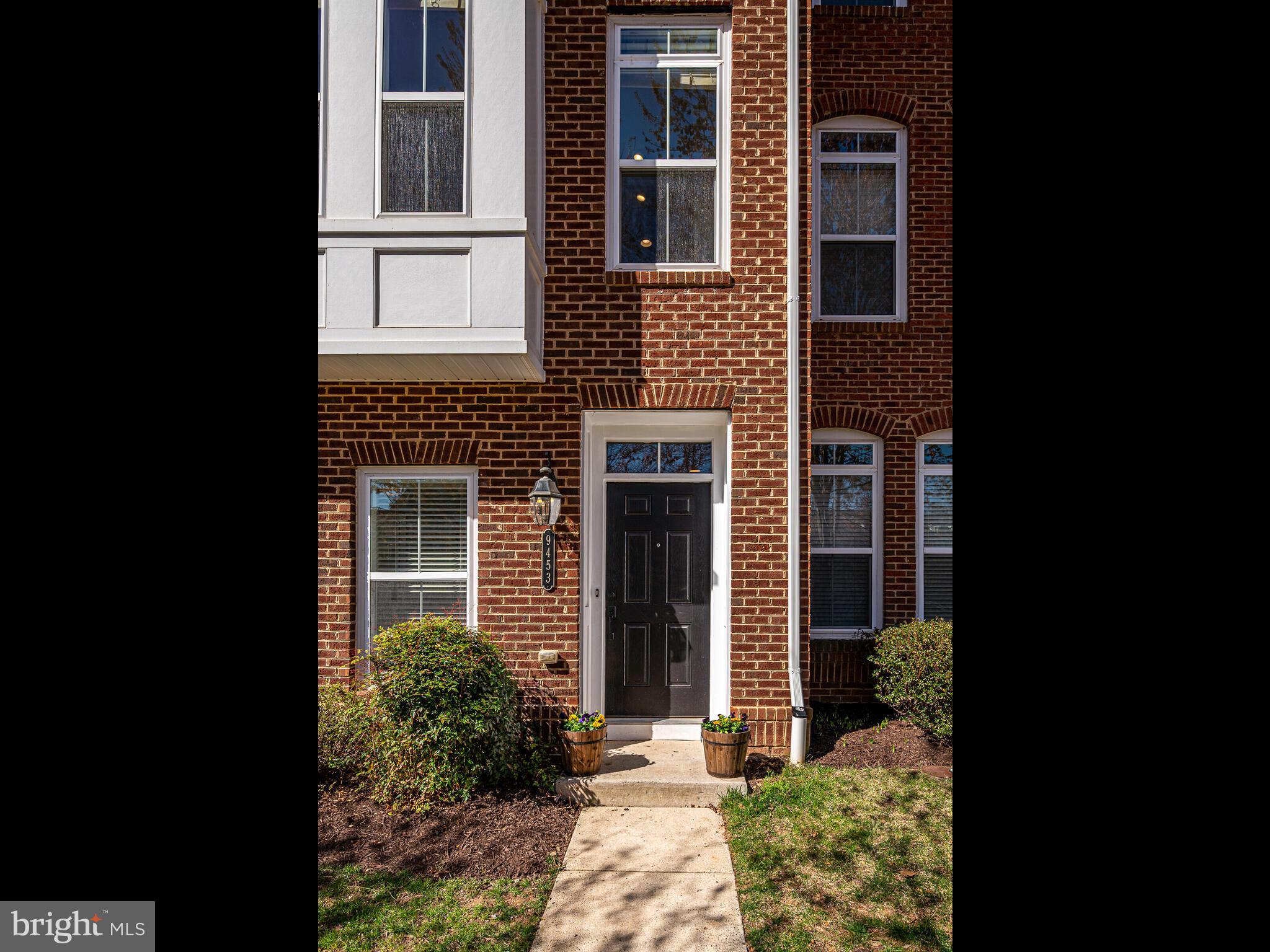9453 Canonbury Sq