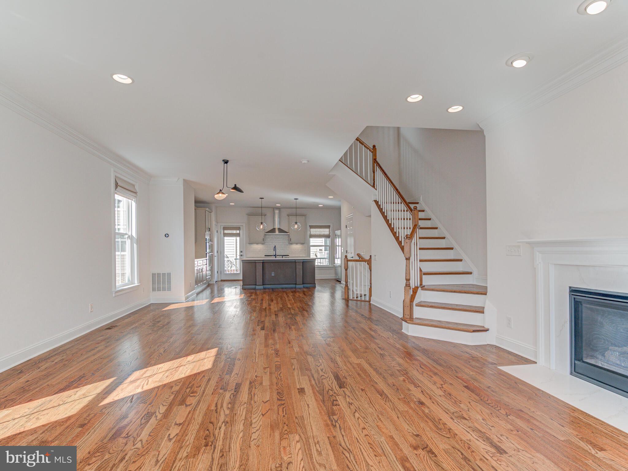 9453 Canonbury Sq
