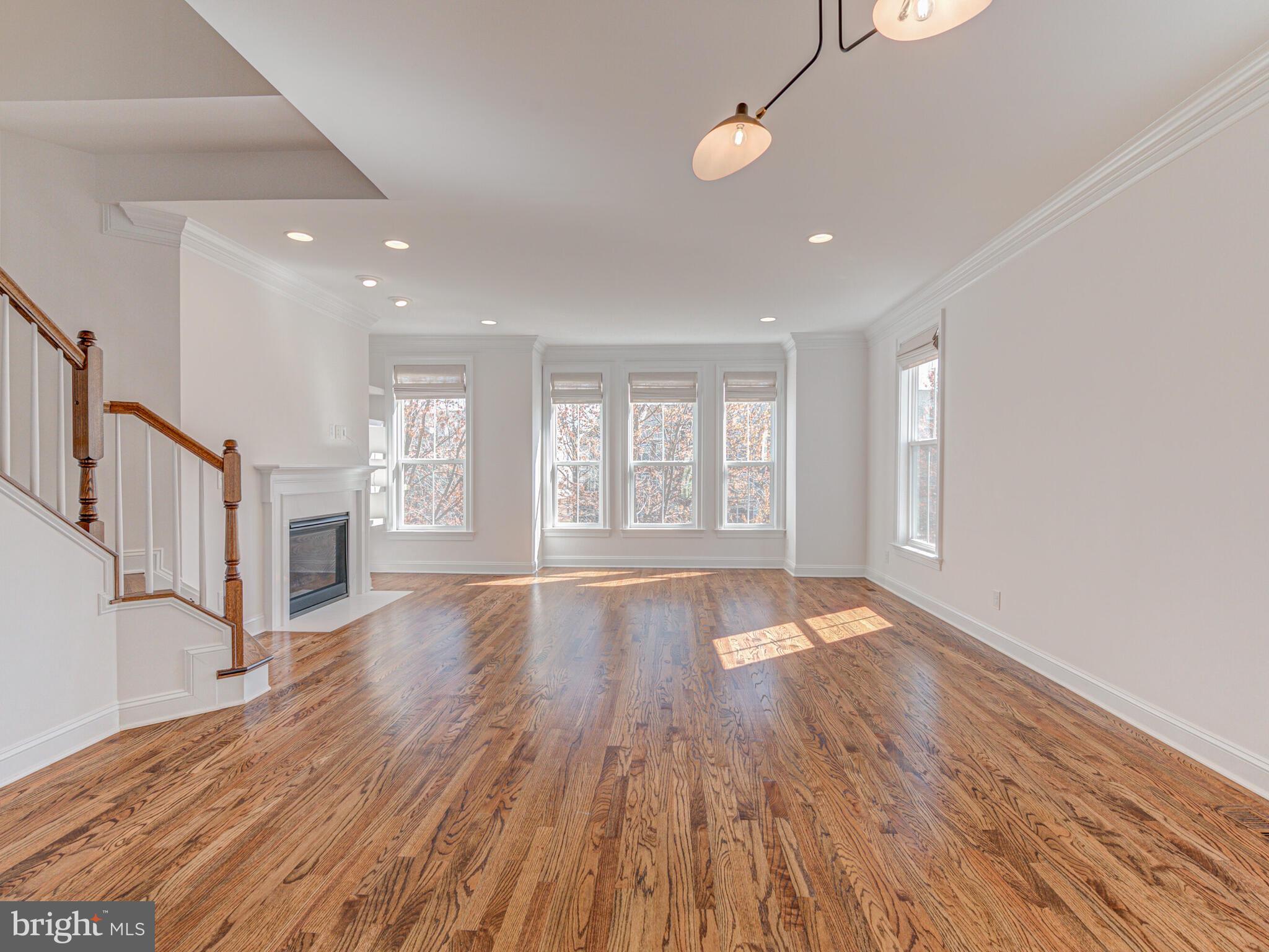 9453 Canonbury Sq