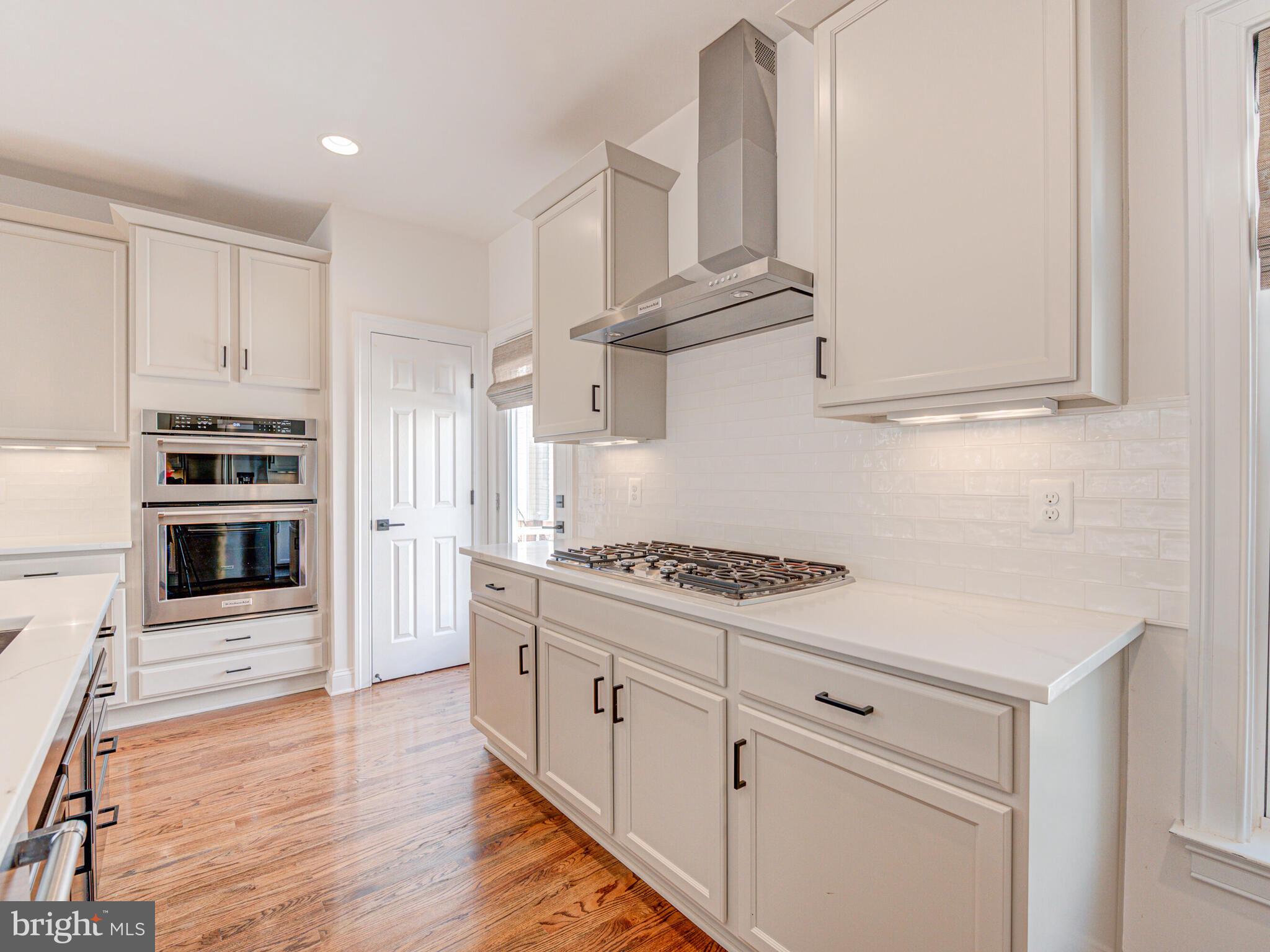 9453 Canonbury Sq