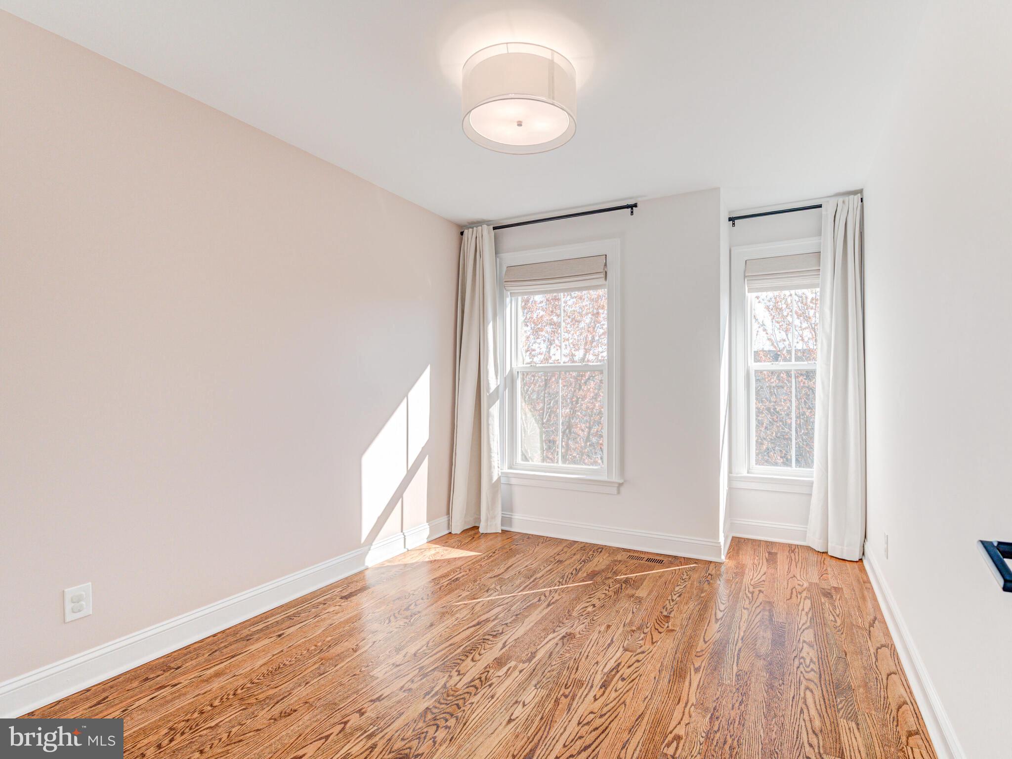 9453 Canonbury Sq