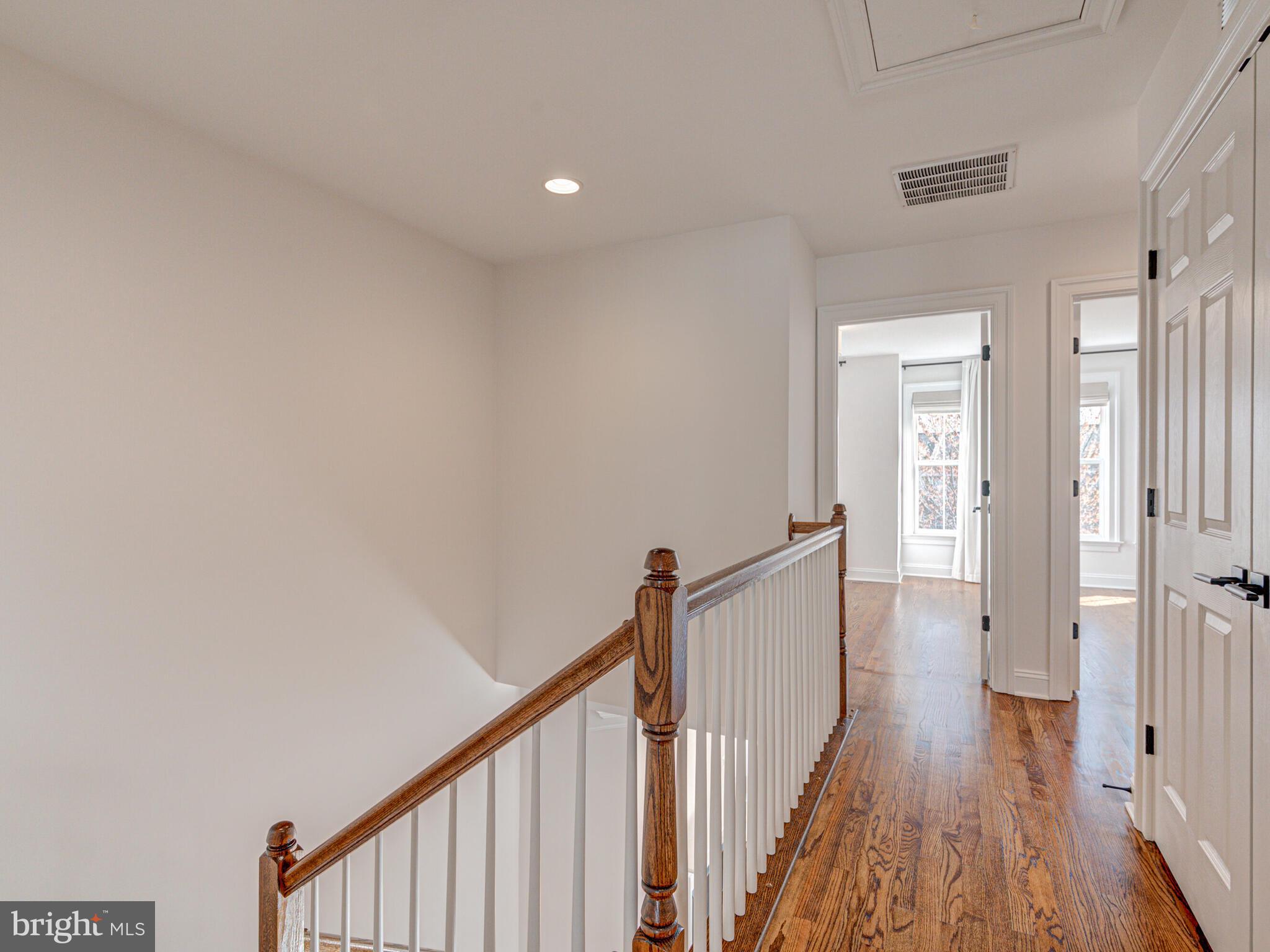 9453 Canonbury Sq