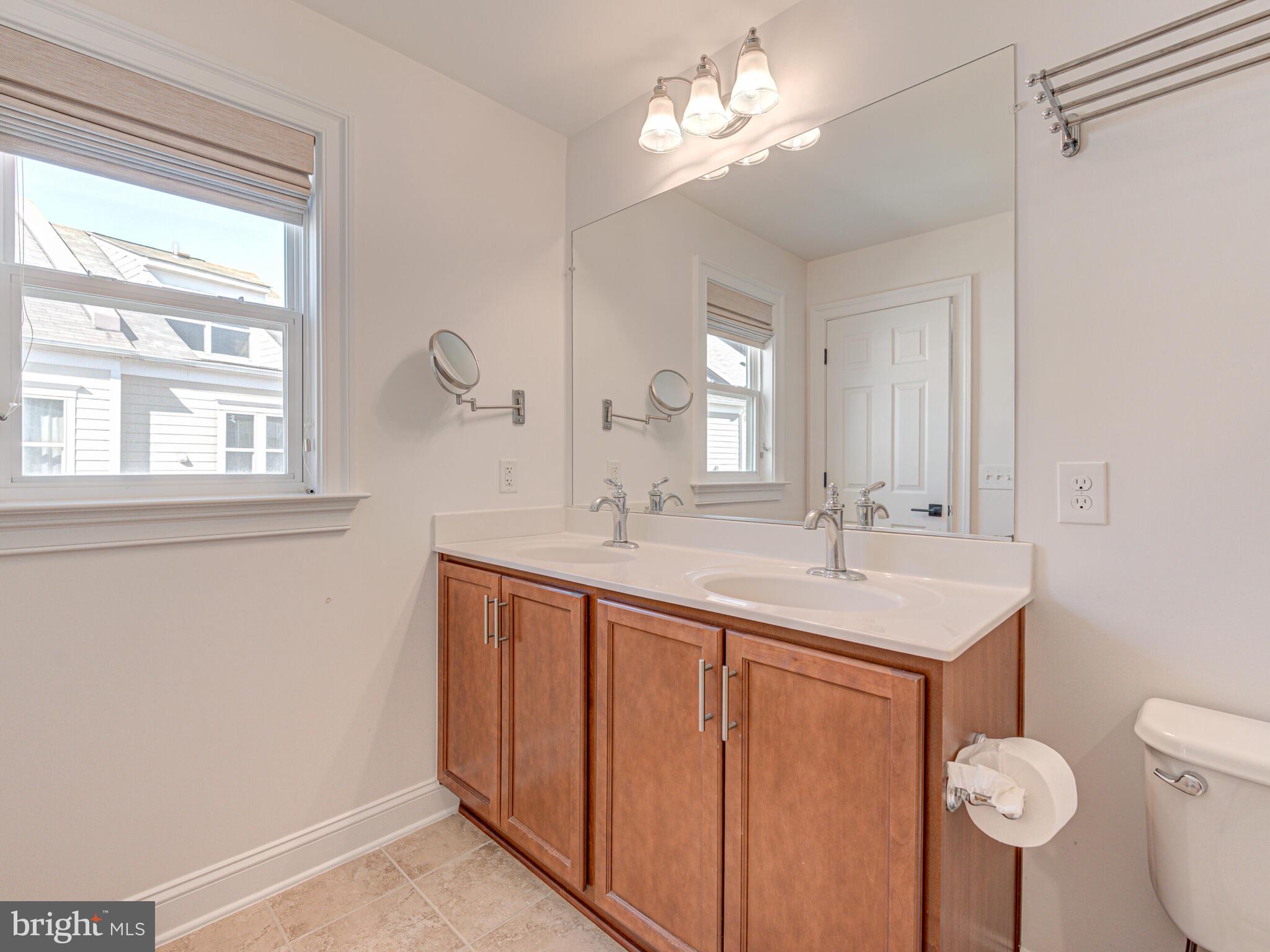 9453 Canonbury Sq