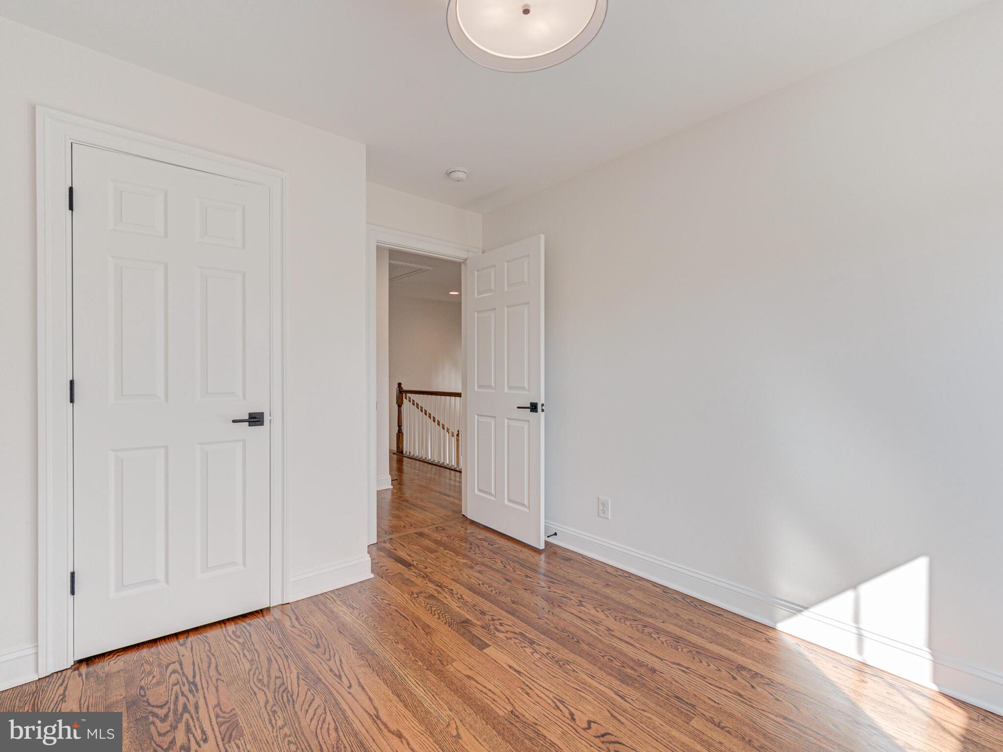 9453 Canonbury Sq