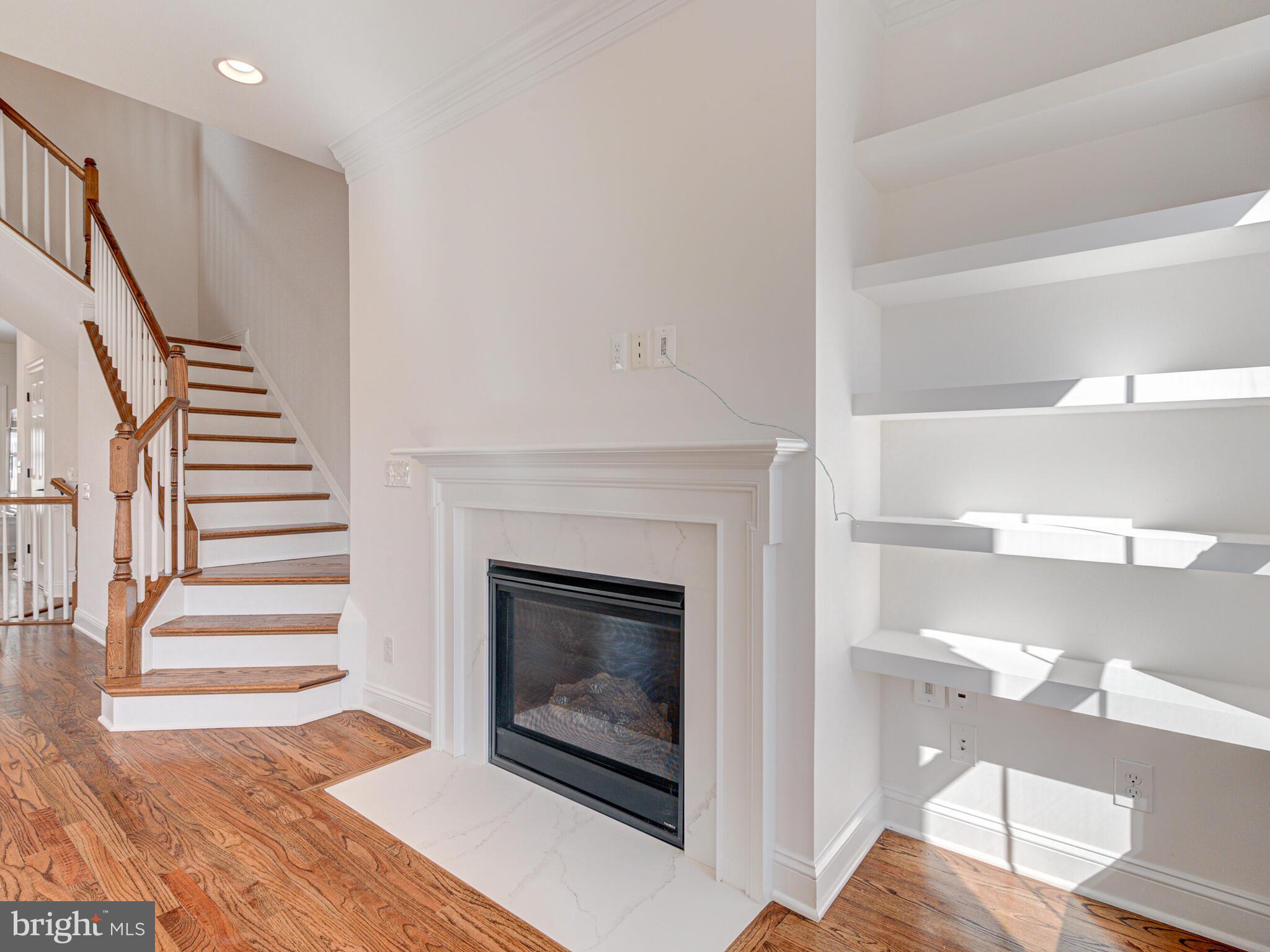 9453 Canonbury Sq