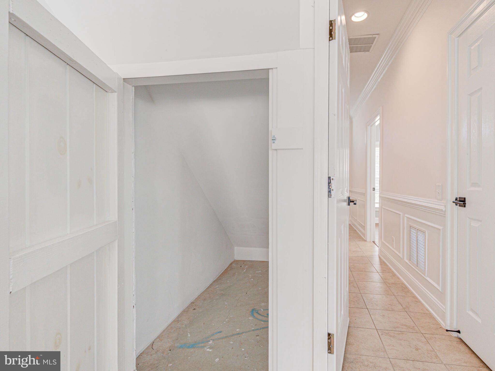9453 Canonbury Sq