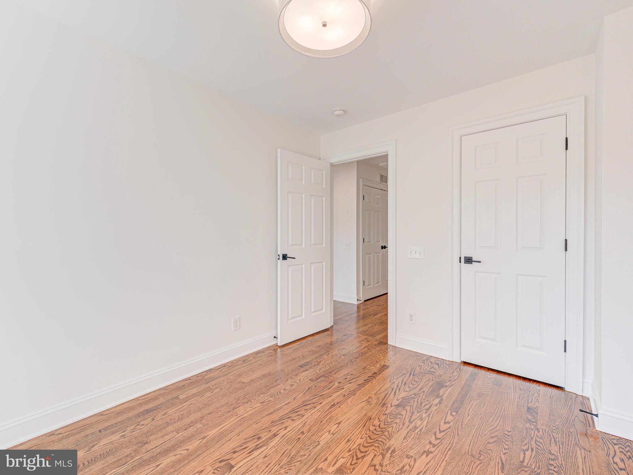 9453 Canonbury Sq