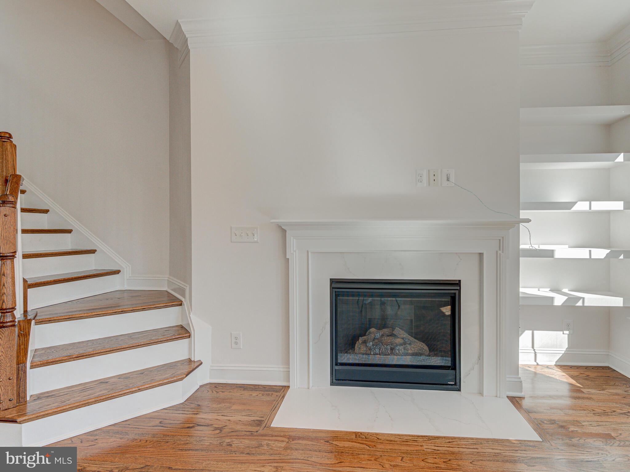 9453 Canonbury Sq