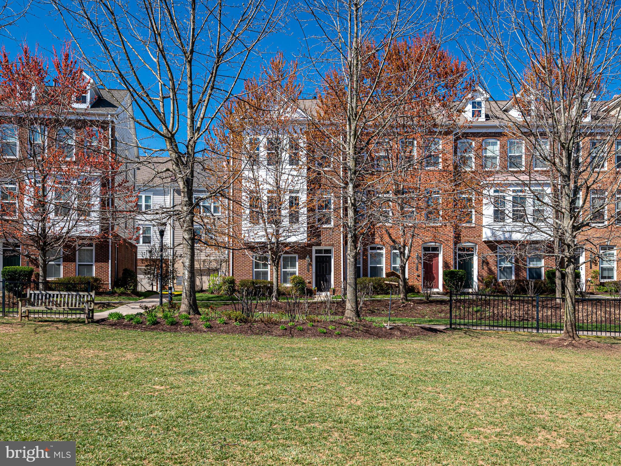 9453 Canonbury Sq