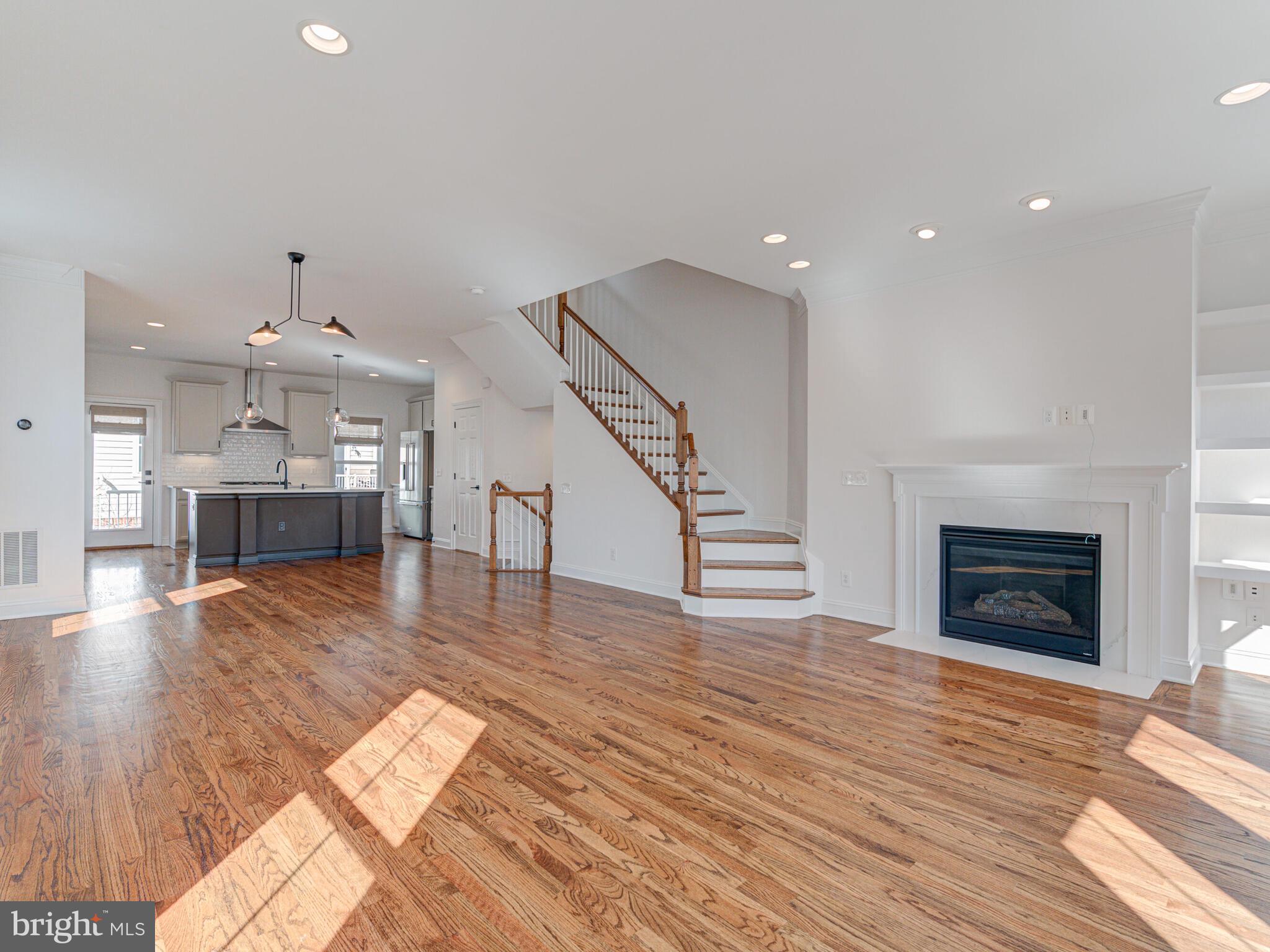 9453 Canonbury Sq