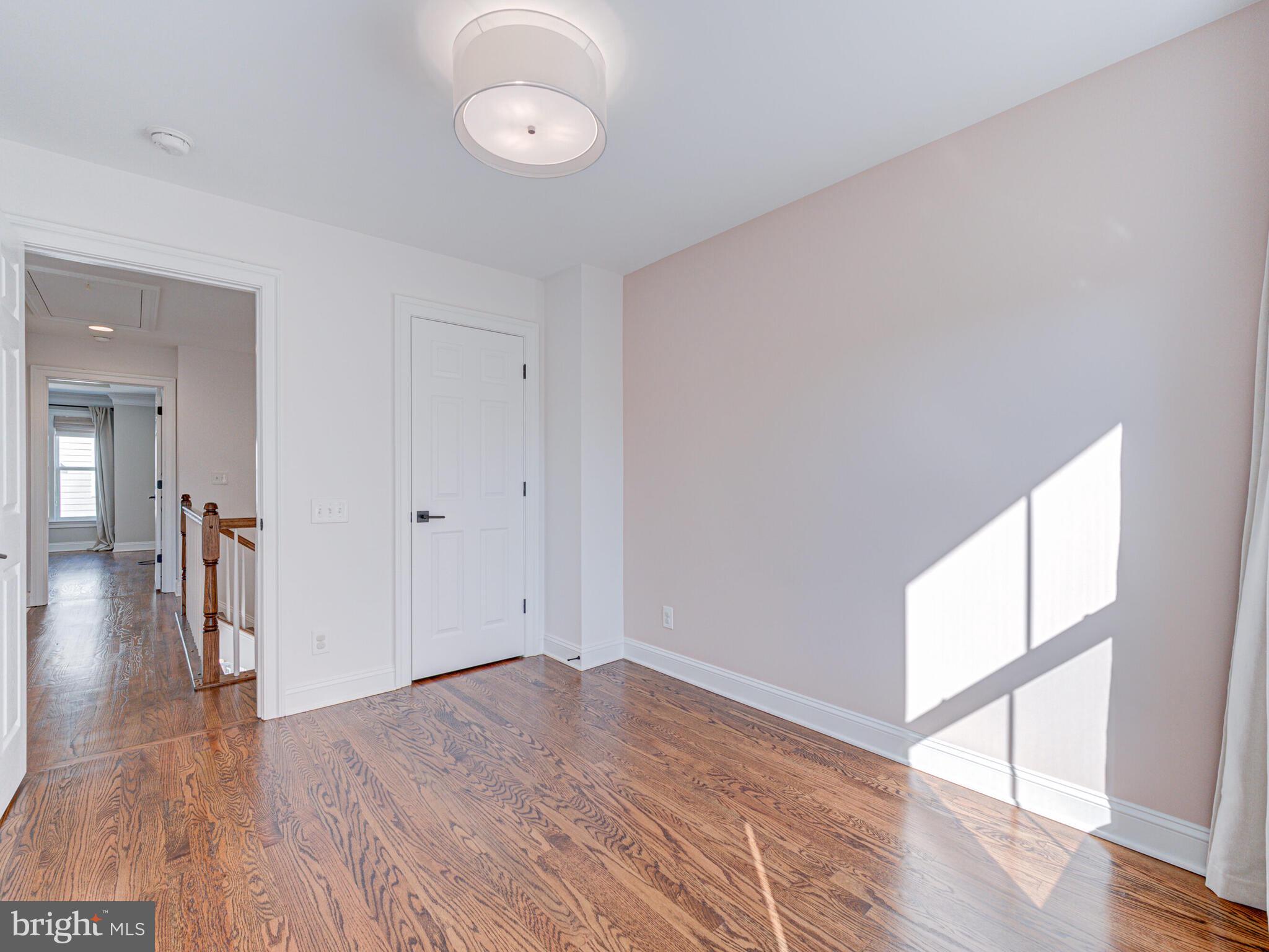9453 Canonbury Sq