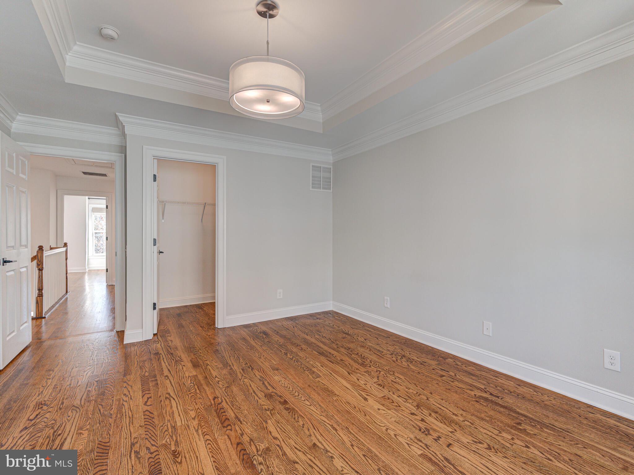 9453 Canonbury Sq