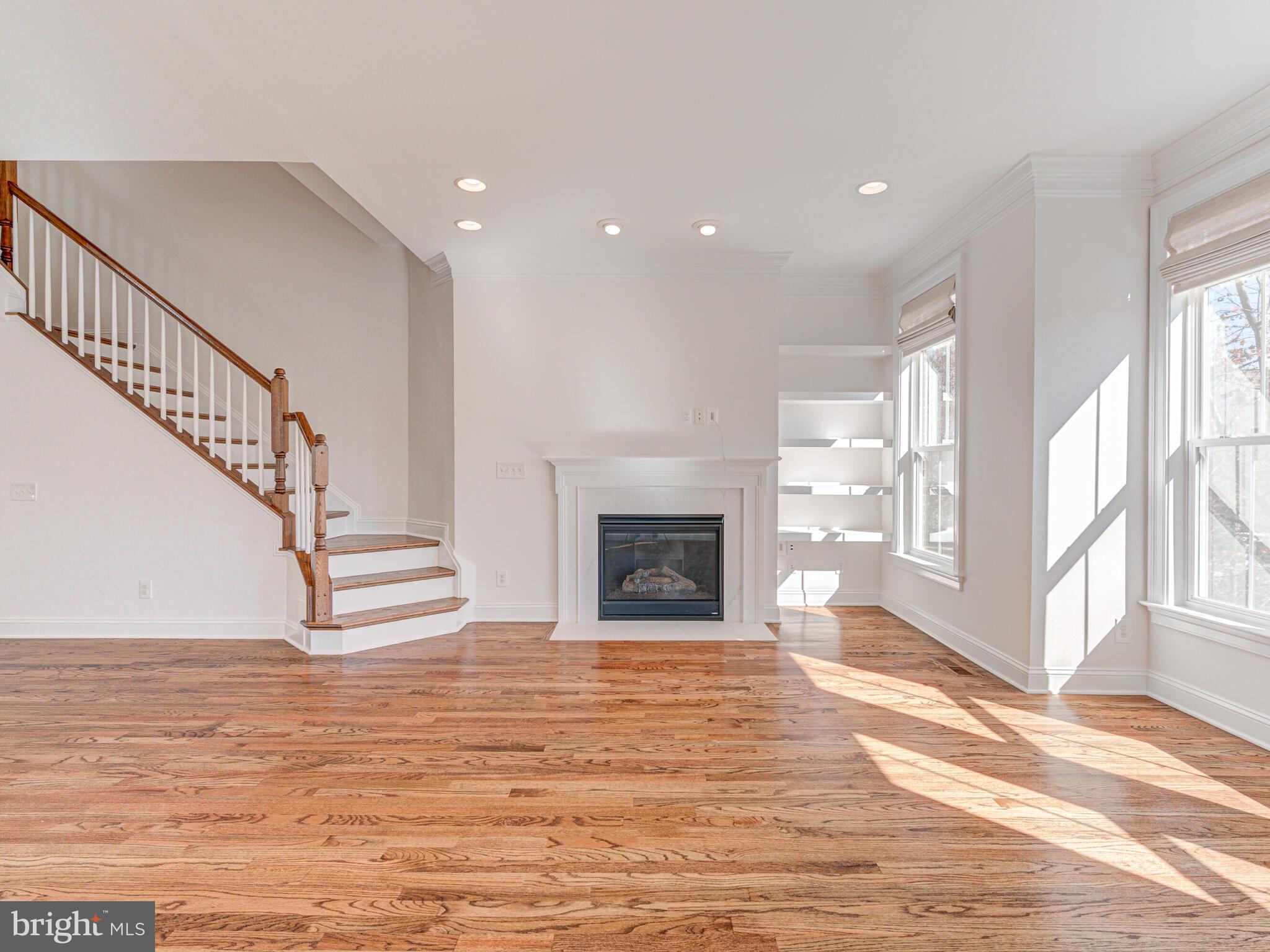 9453 Canonbury Sq
