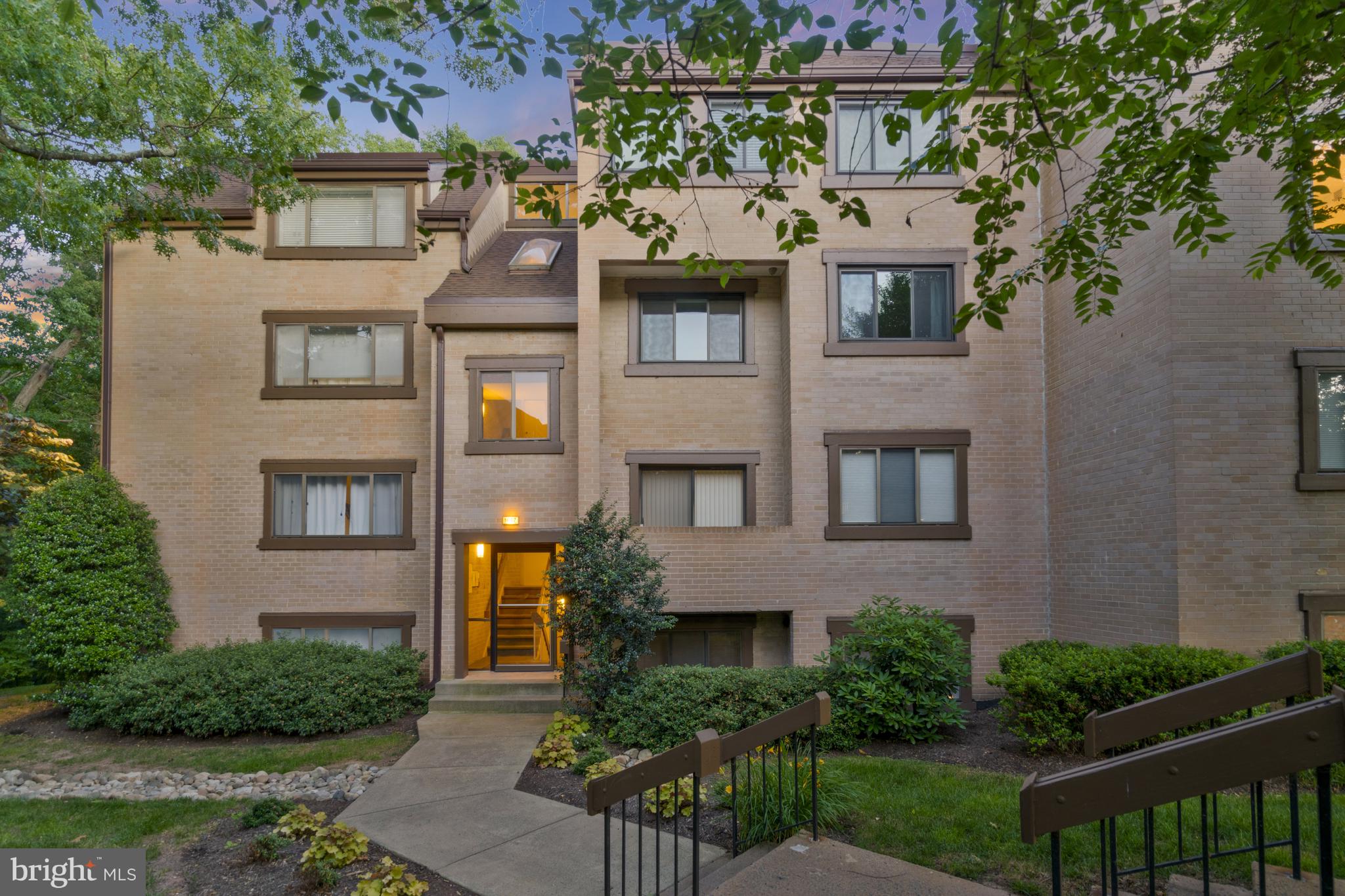 1669 Parkcrest #300