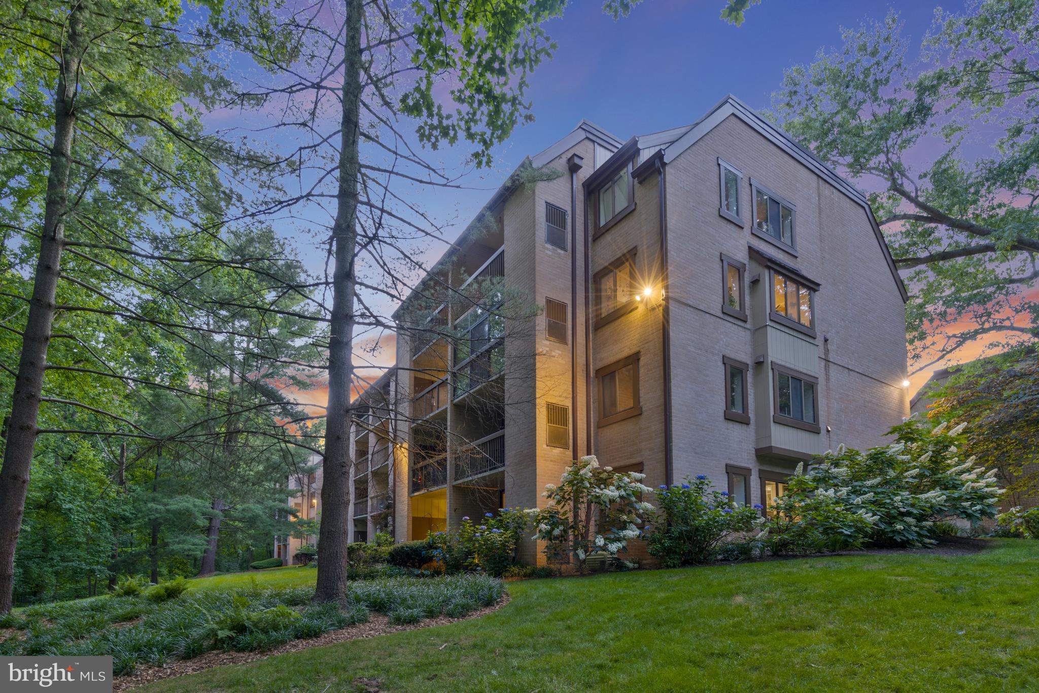 1669 Parkcrest #300