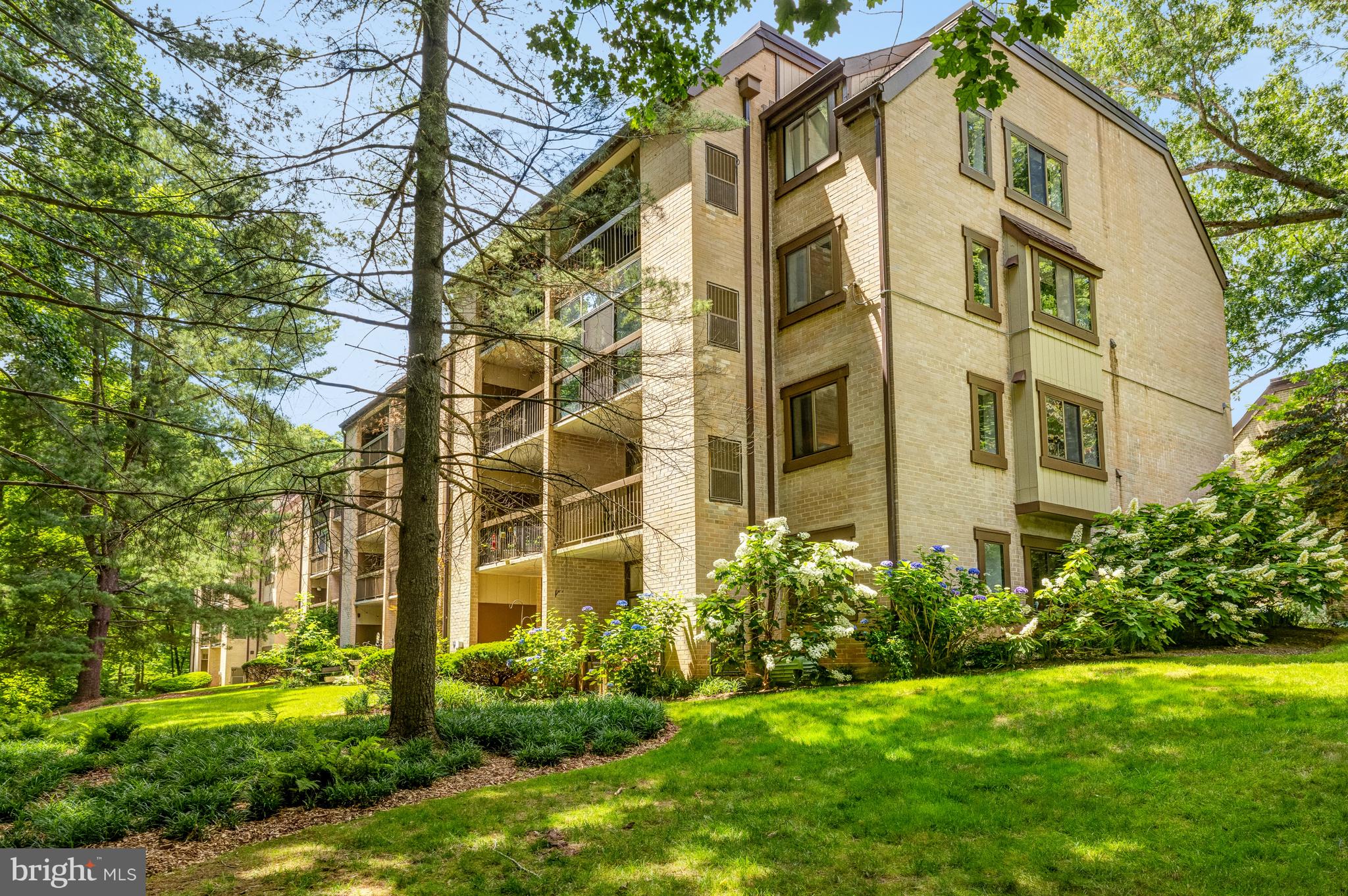 1669 Parkcrest #300