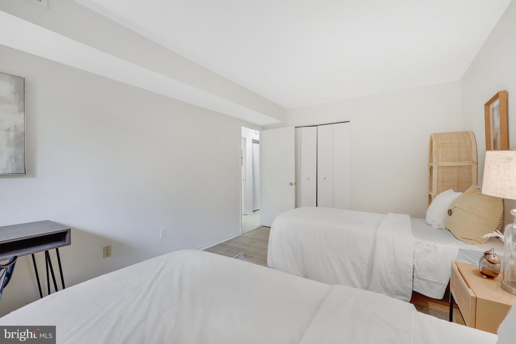 1669 Parkcrest #300