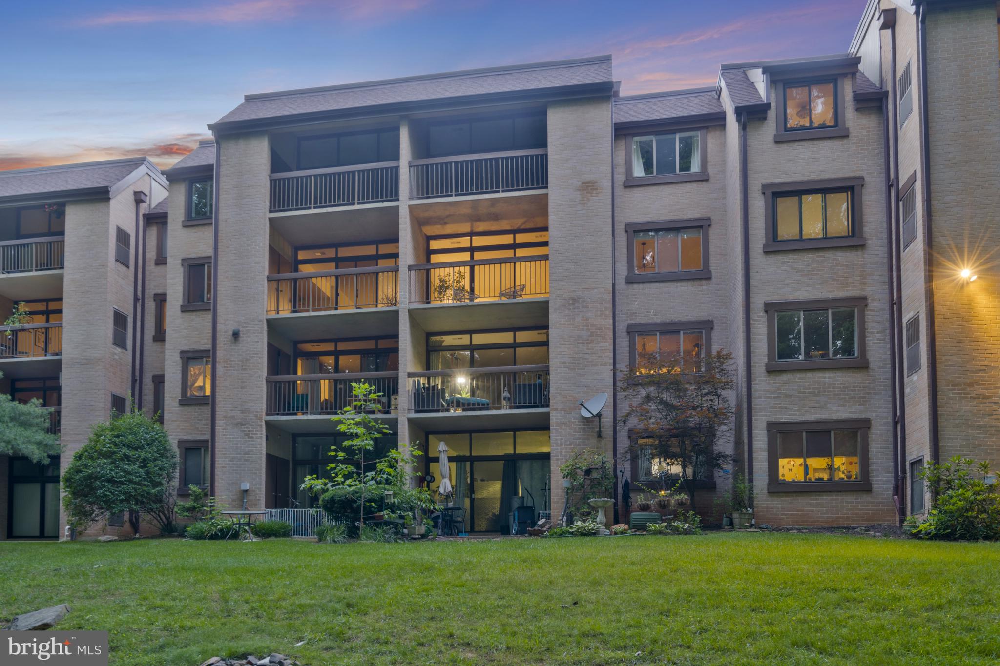 1669 Parkcrest #300