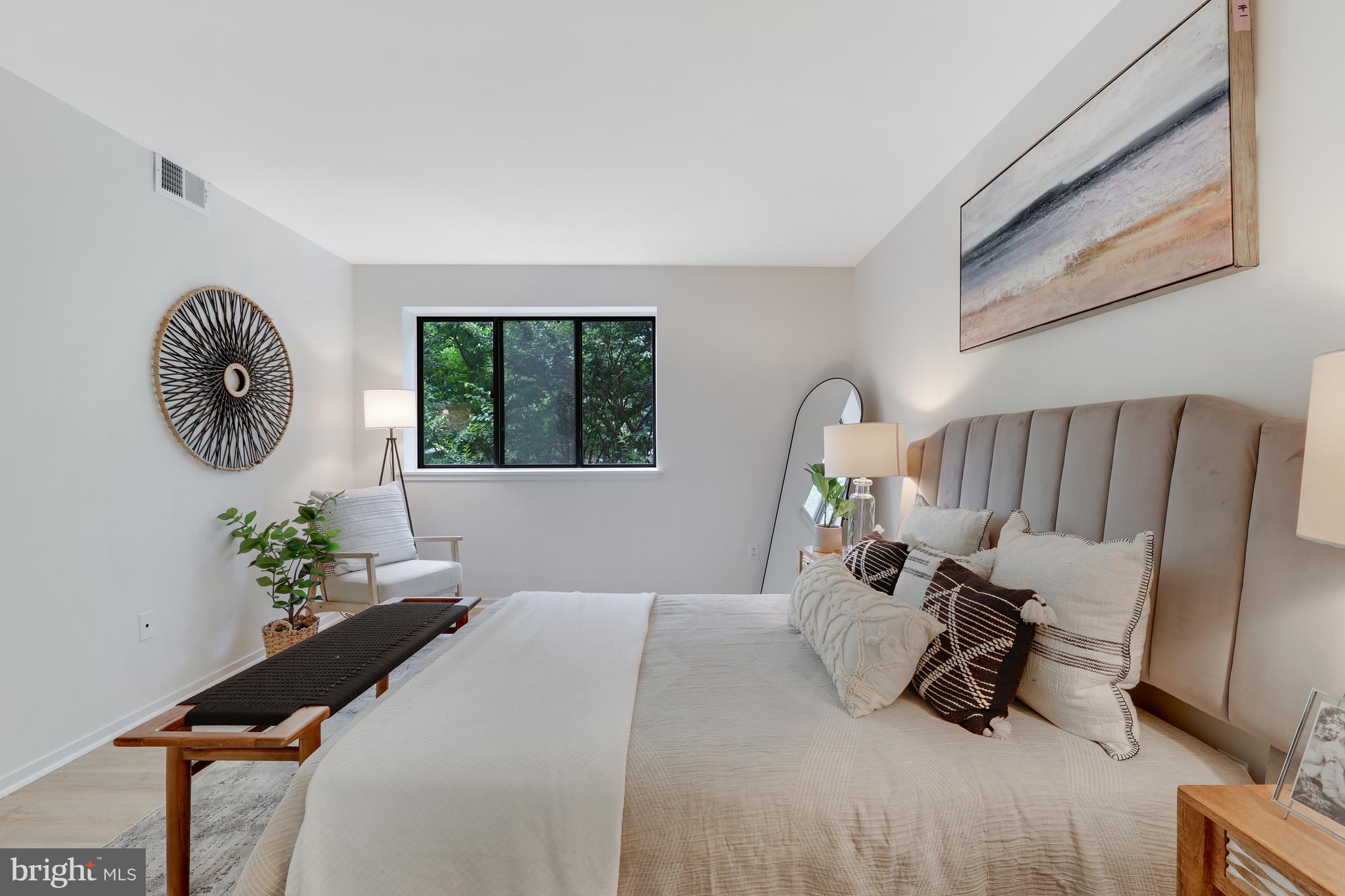 1669 Parkcrest #300