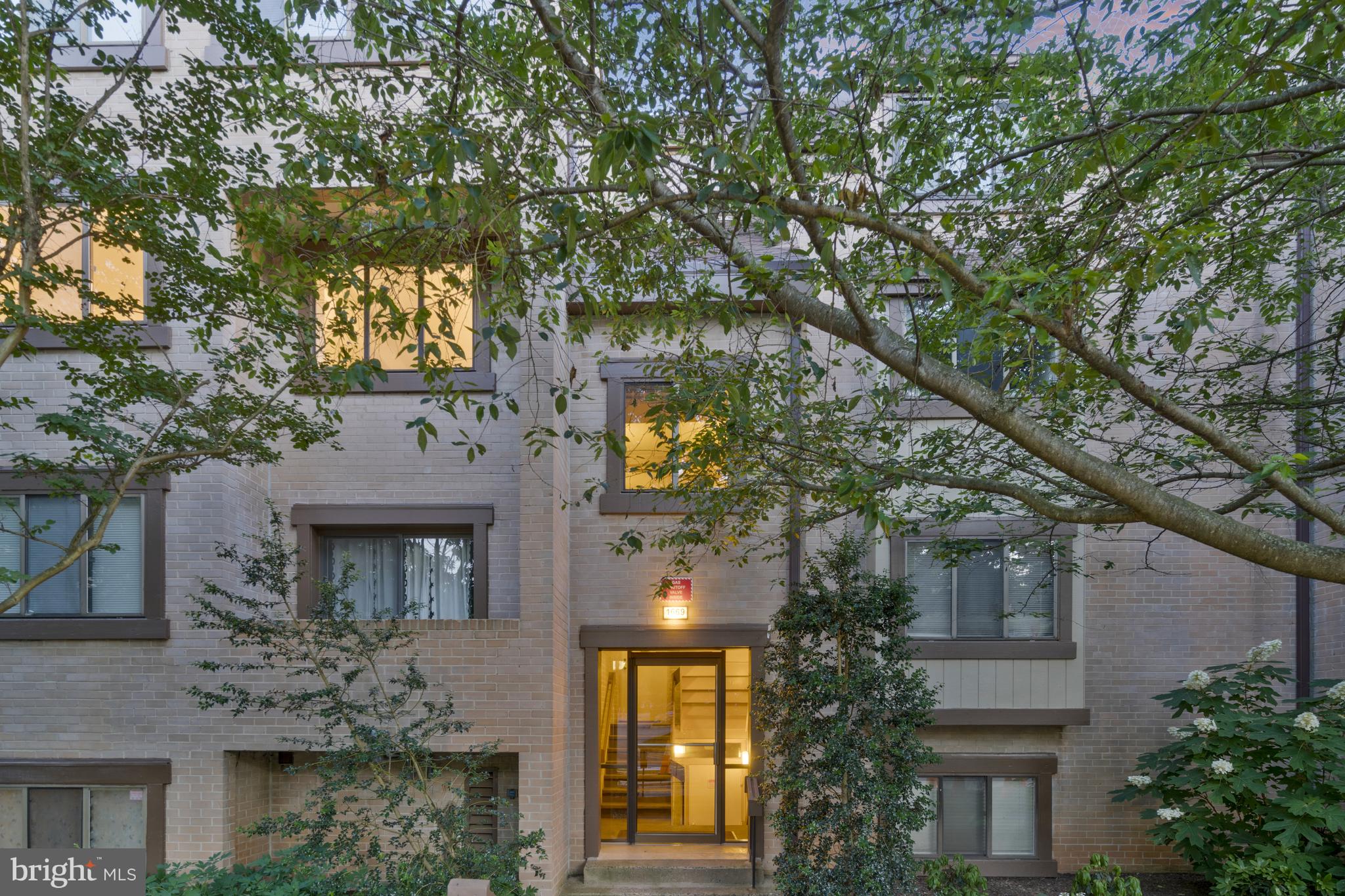 1669 Parkcrest #300