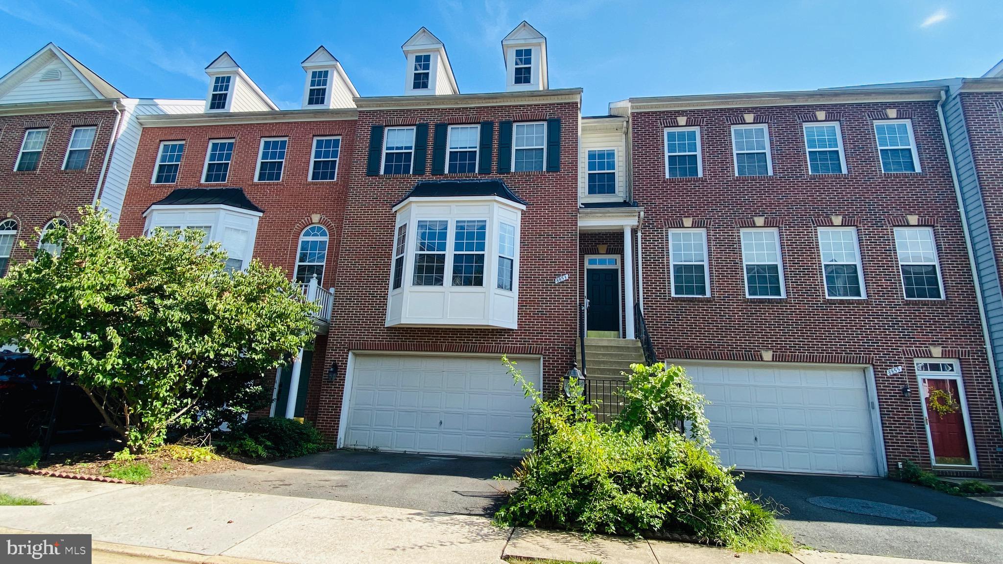 8853 MODANO PL