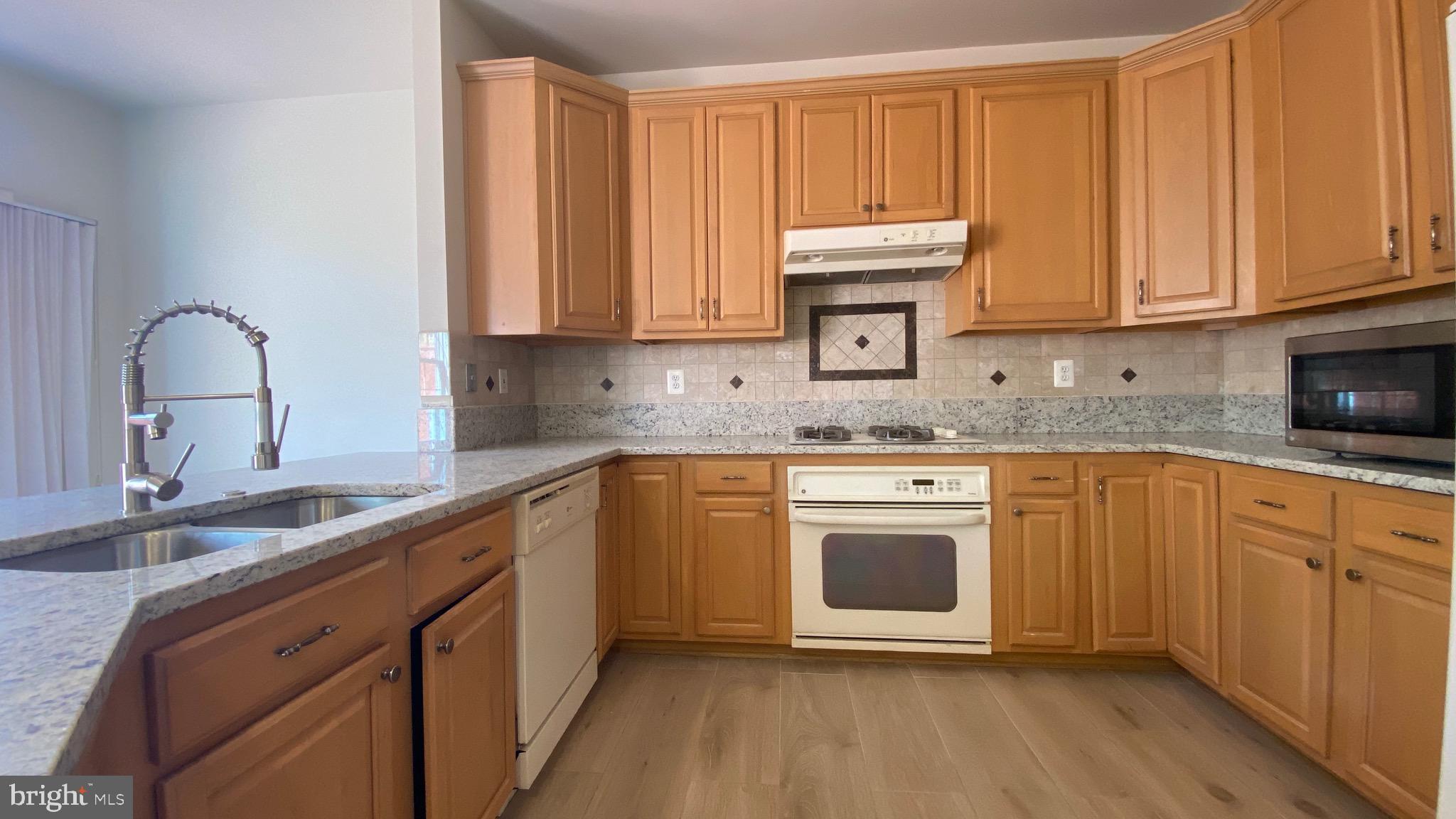 8853 MODANO PL