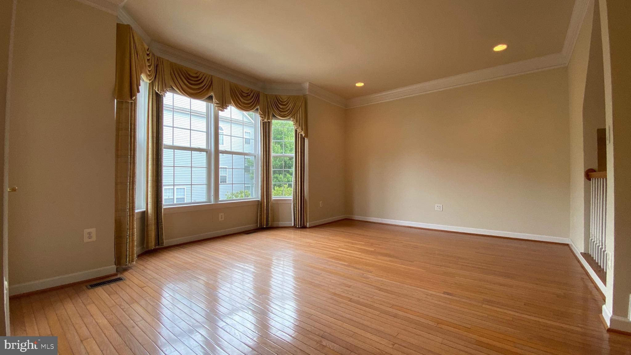 8853 MODANO PL