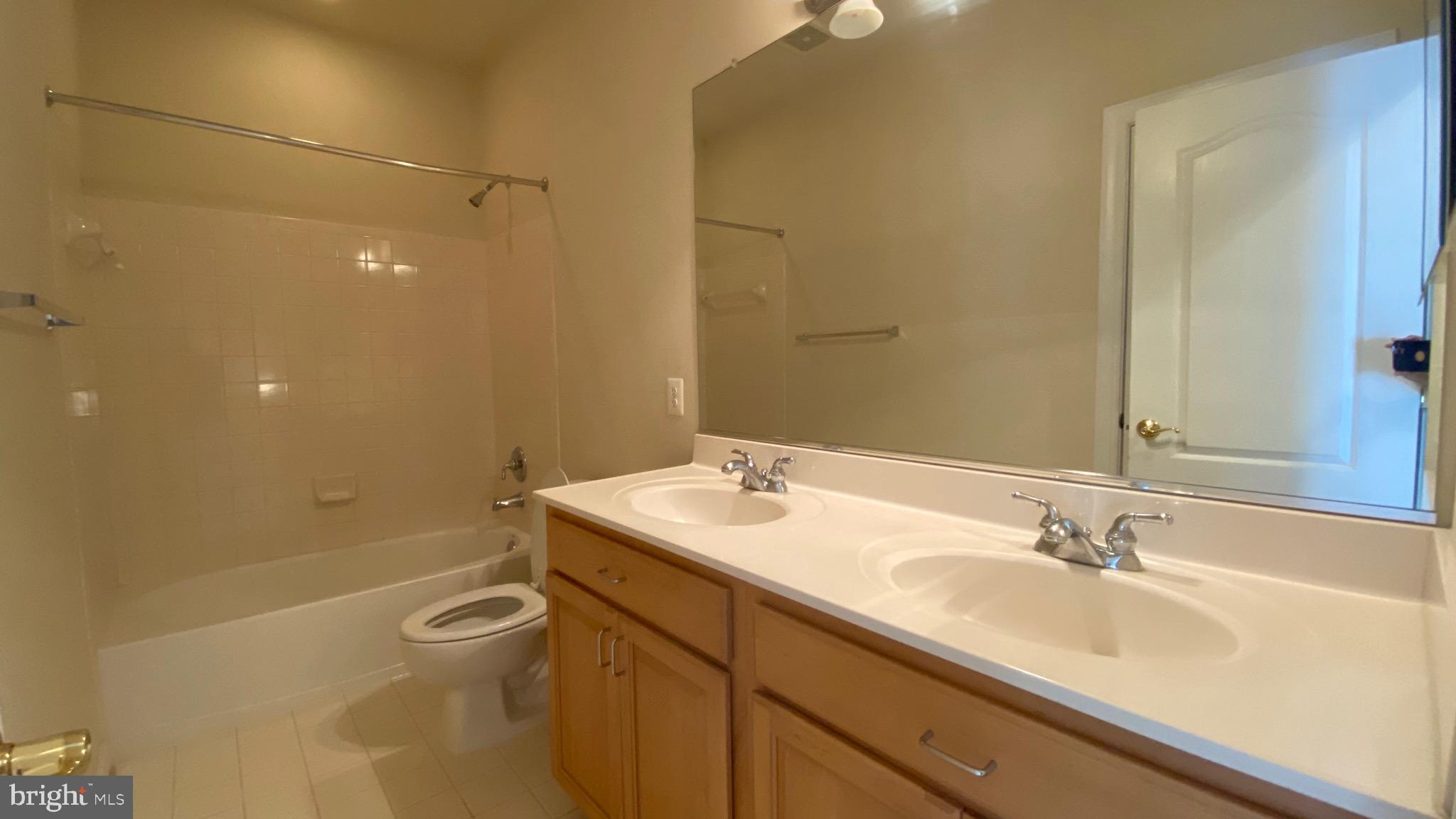 8853 MODANO PL