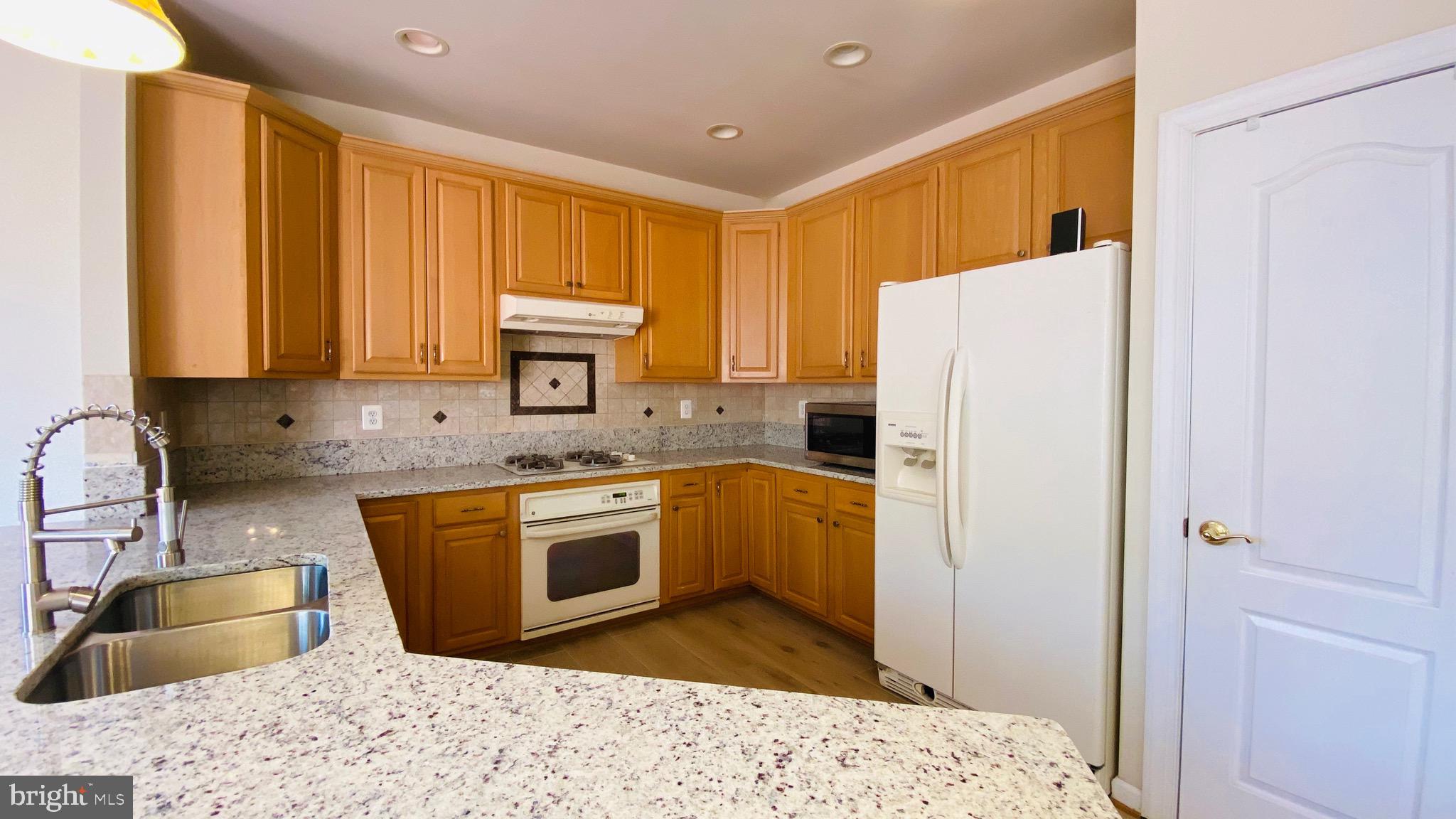 8853 MODANO PL